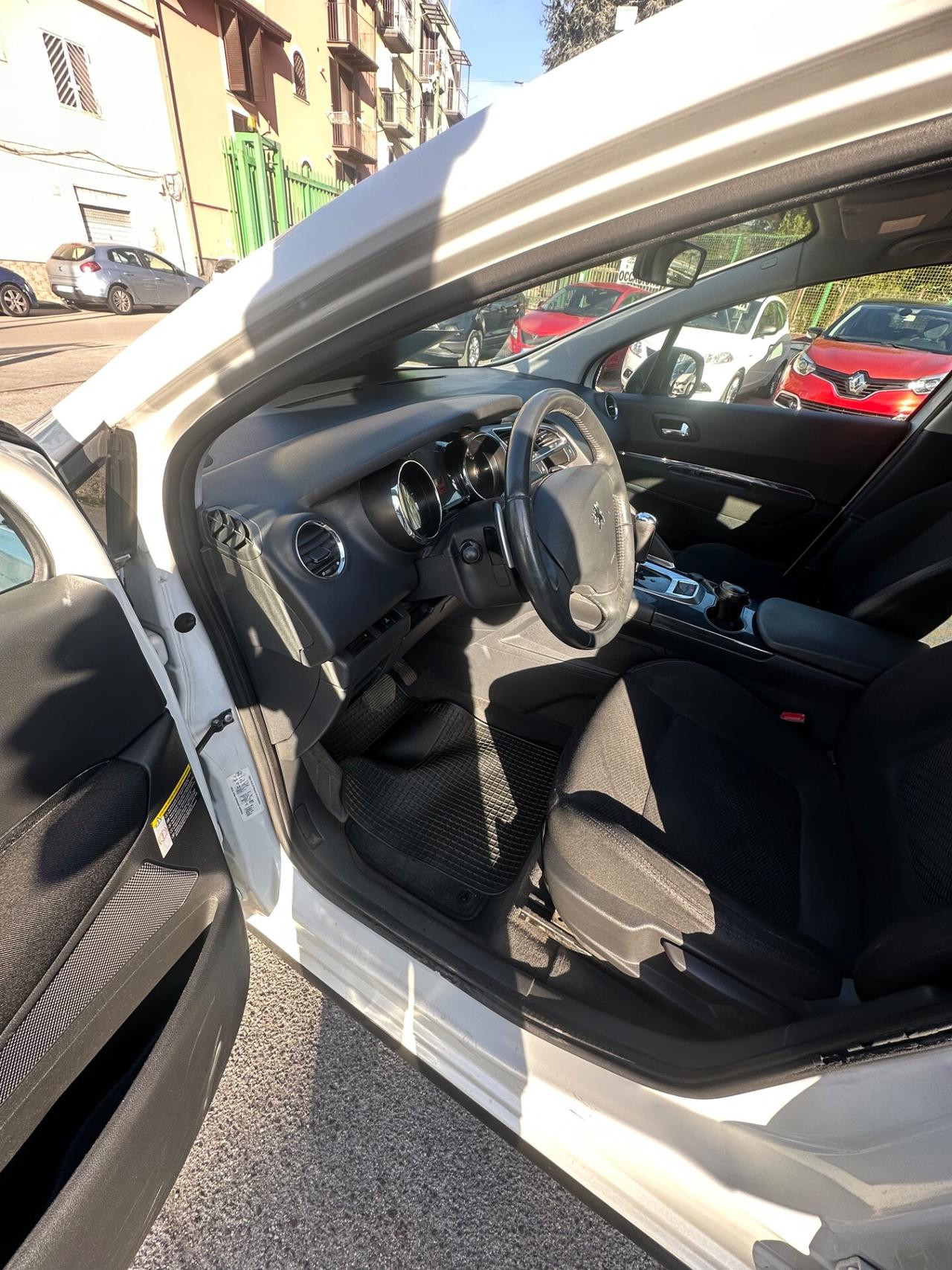 Peugeot 3008 1.6 HDi 110CV cambio robotizzato Business