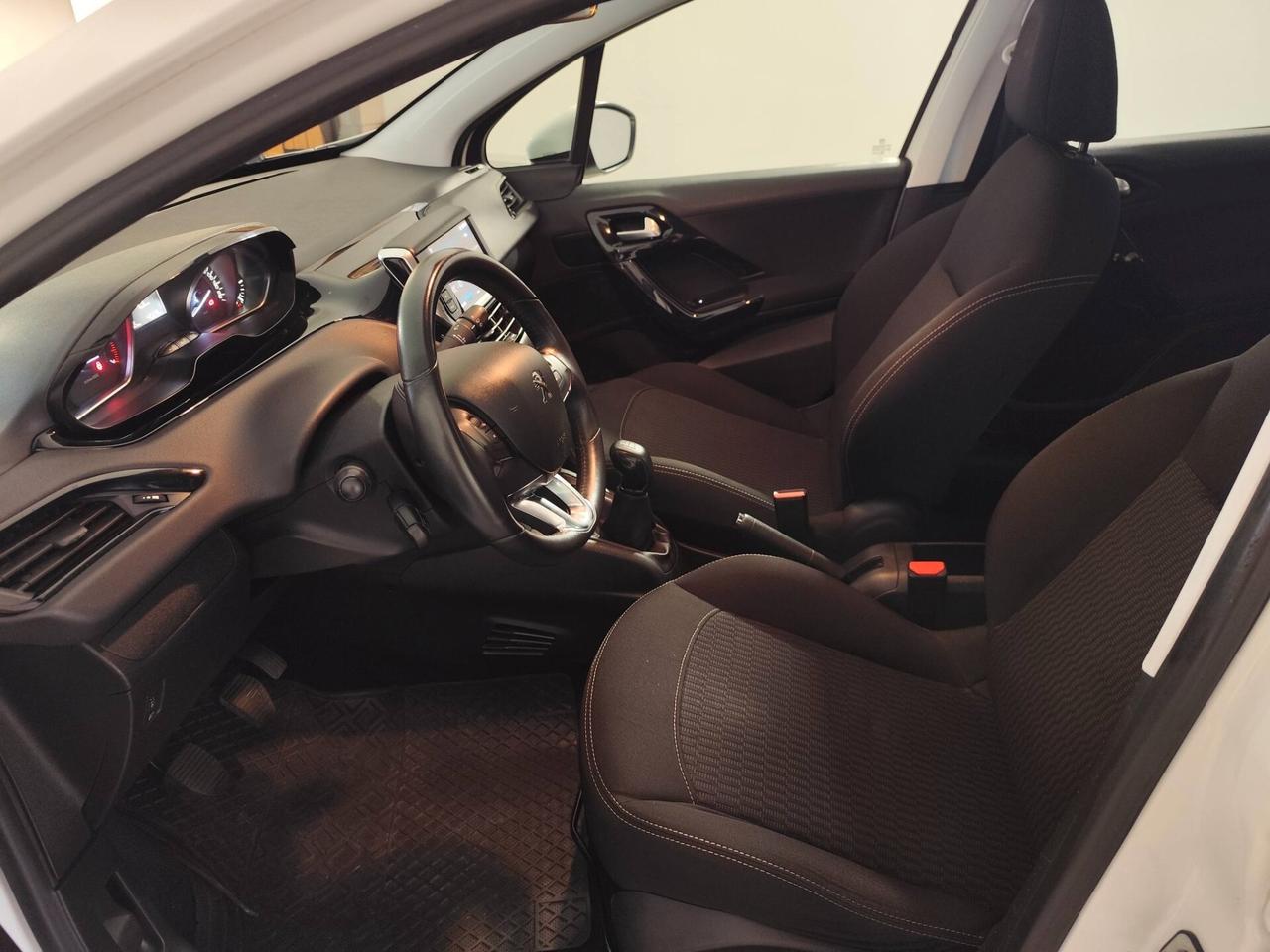 Peugeot 208 1.2 Business 82cv - 2018