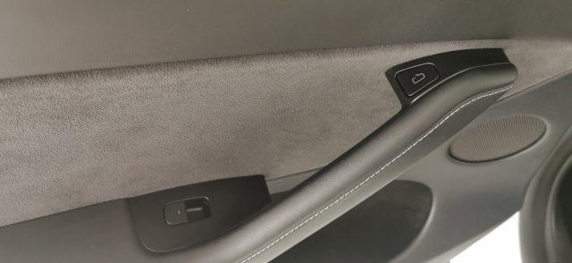 TESLA Model Y Performance Dual Motor AWD -con Autopilot avanzato