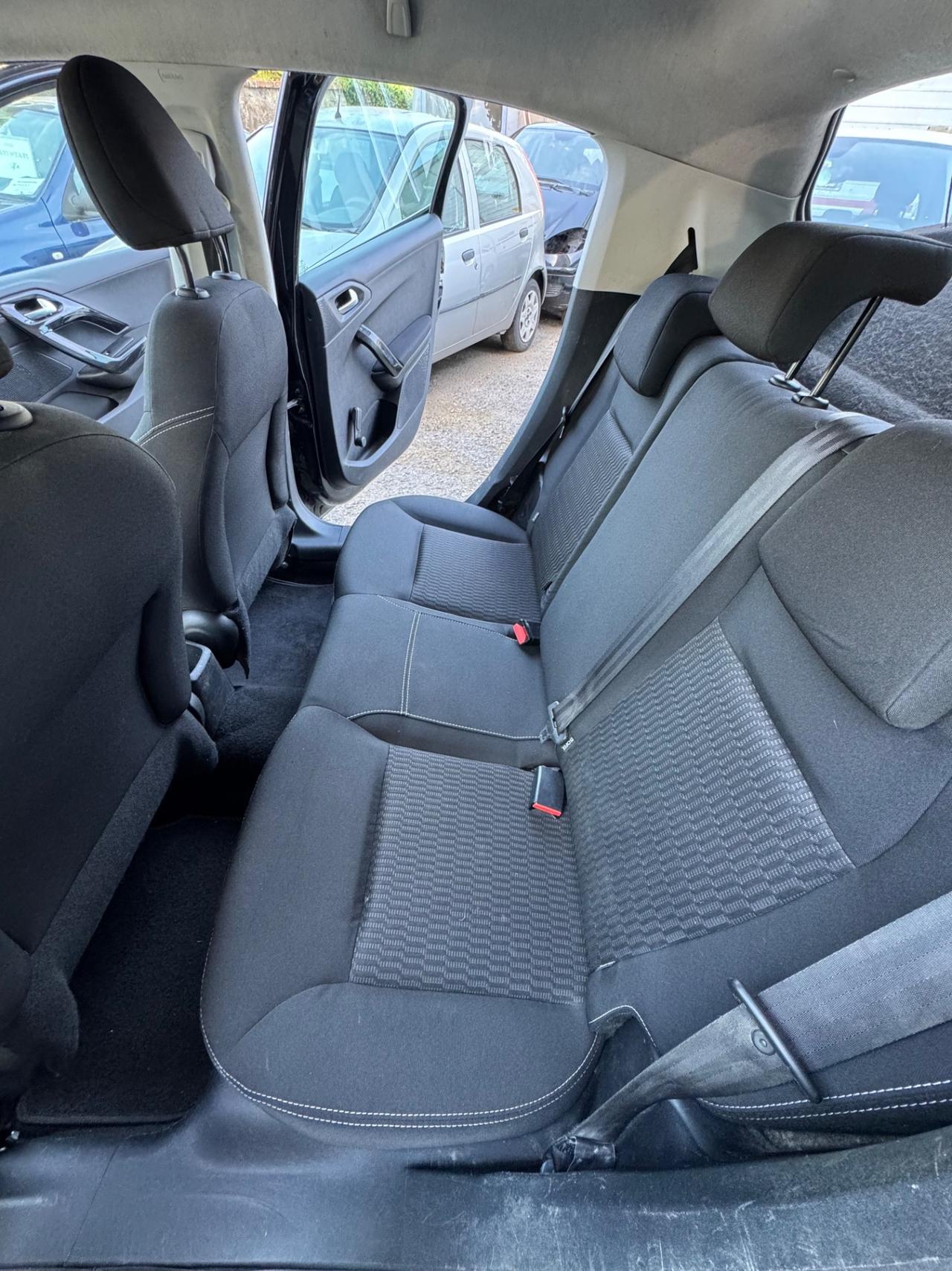 Peugeot 208 PureTech 82 5p. GPL Allure