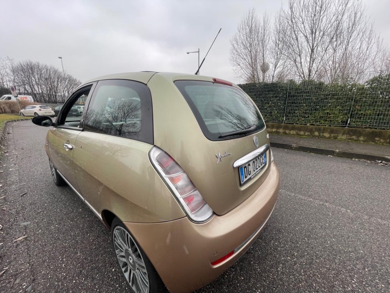 Lancia Ypsilon 1.3 MJT 90 CV Blue&Me