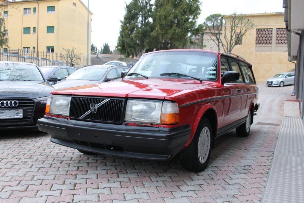VOLVO 240 2.0 cat Station Wagon Polar