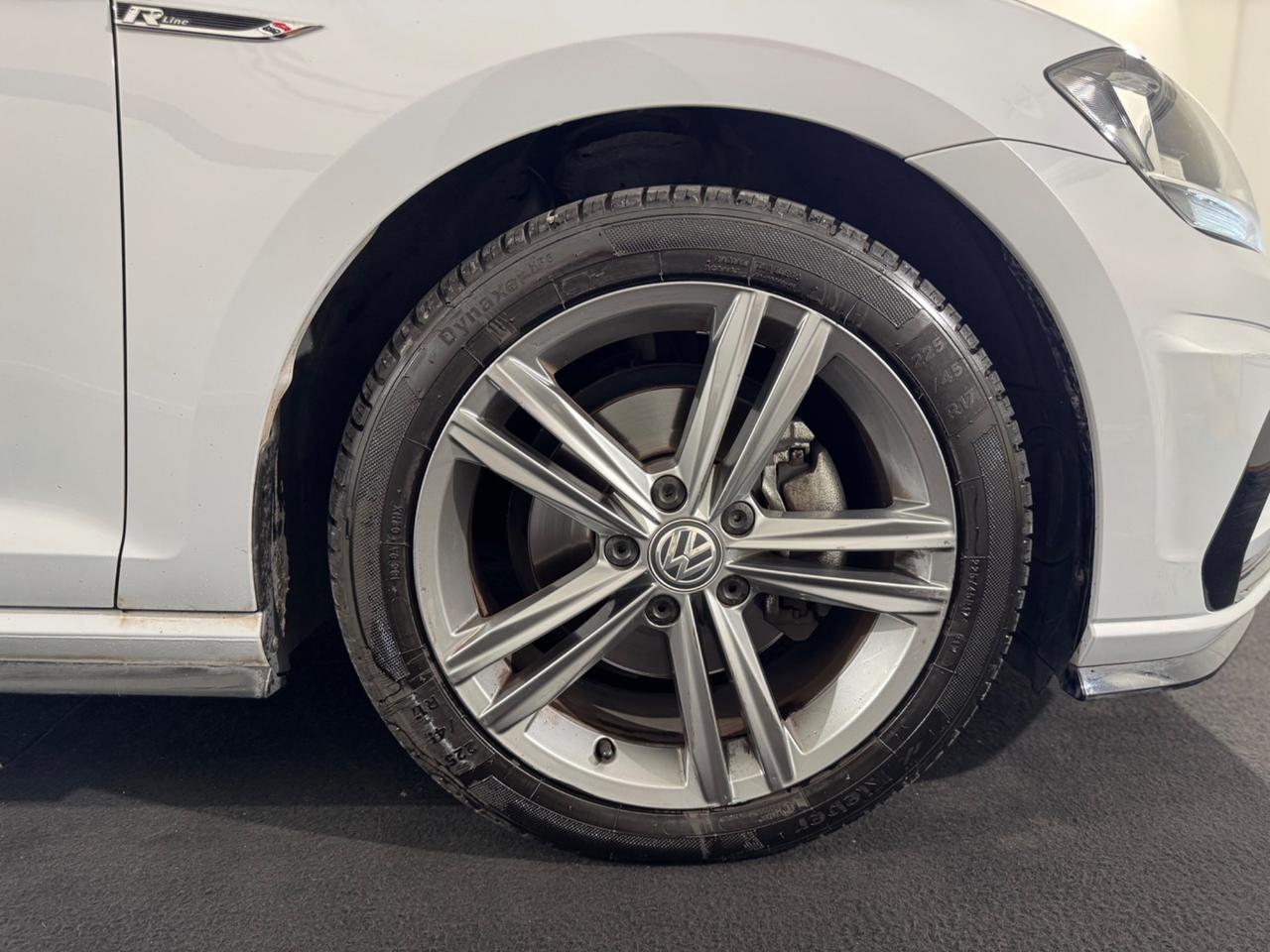 Volkswagen Golf R-LINE DSG 5p. Highline BlueMotion Technology