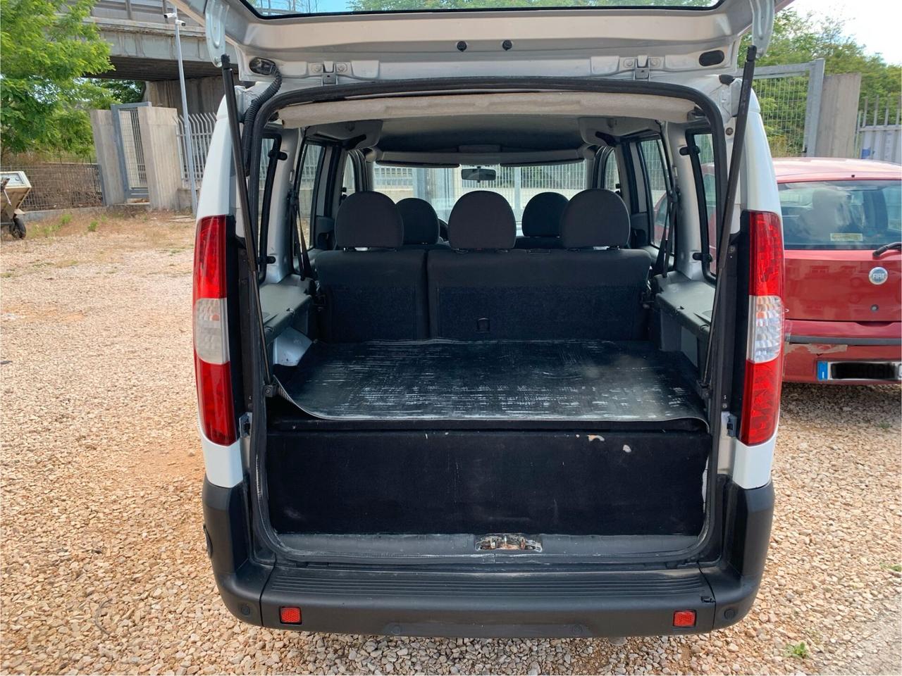 Fiat Doblò 1.6 16V Natural Power Active