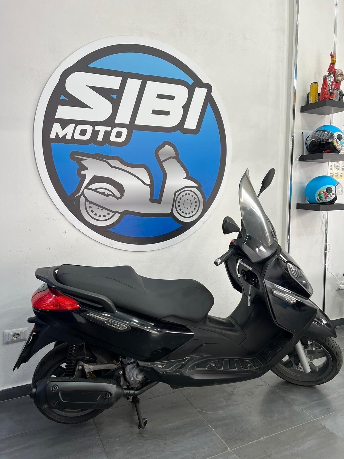 PIAGGIO X7 250
