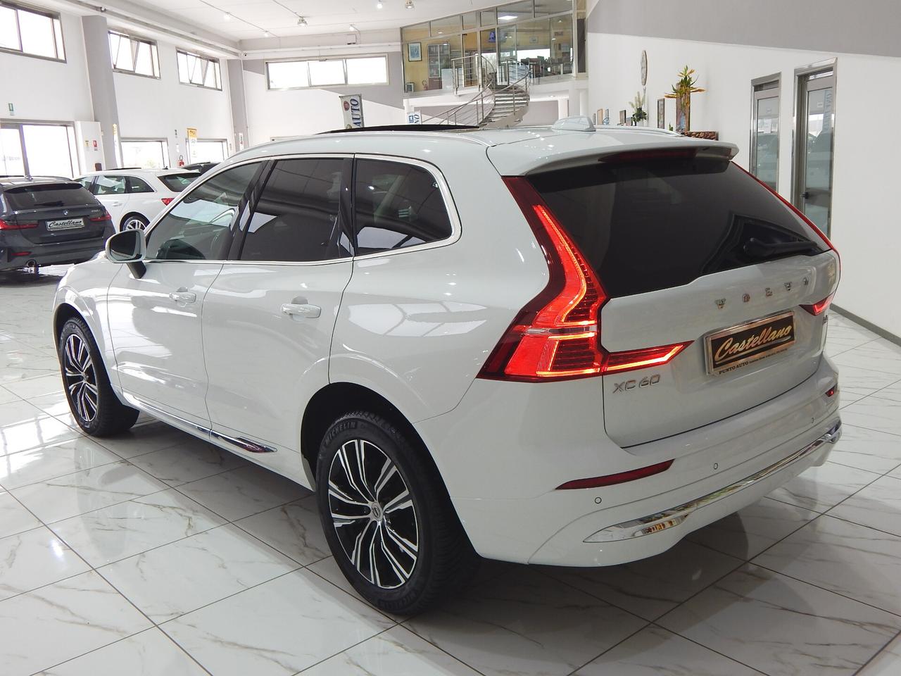 Volvo XC60 2.0 b4 Plus Bright Pro Aut. TETTO-NAVI-PELLE-PARK