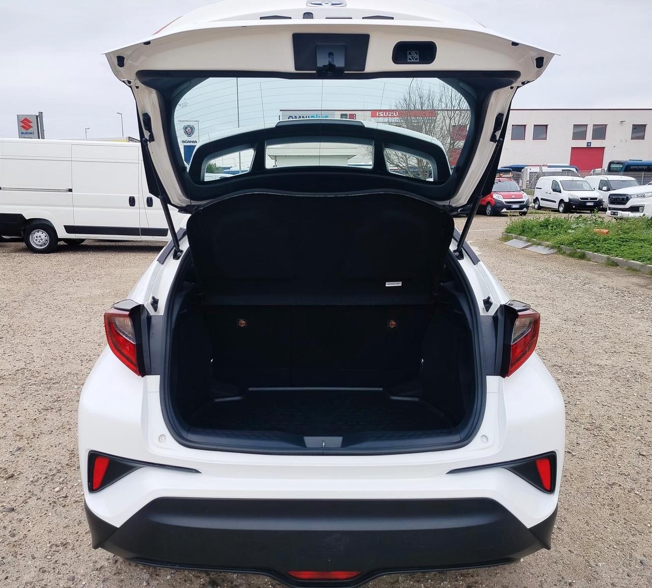 Toyota C-HR 1.8h Business e-cvt