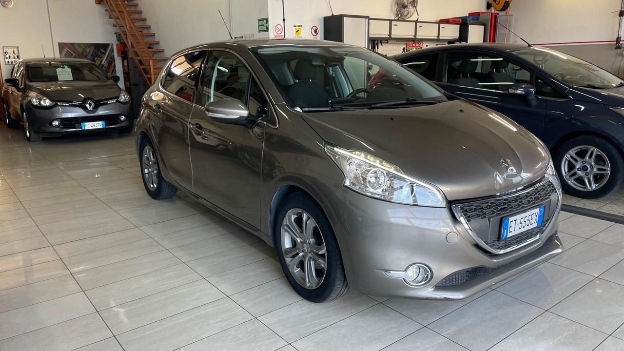 Peugeot 208 1.4 HDi 68 CV 5 porte Allure