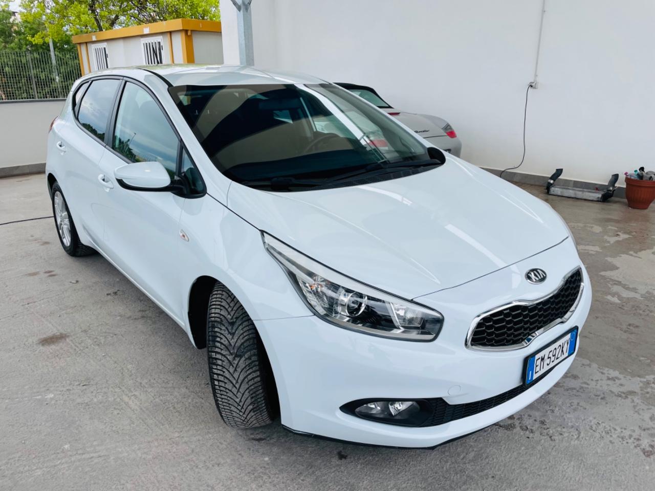 Kia Ceed cee'd 1.4 CRDi 5 porte Cool