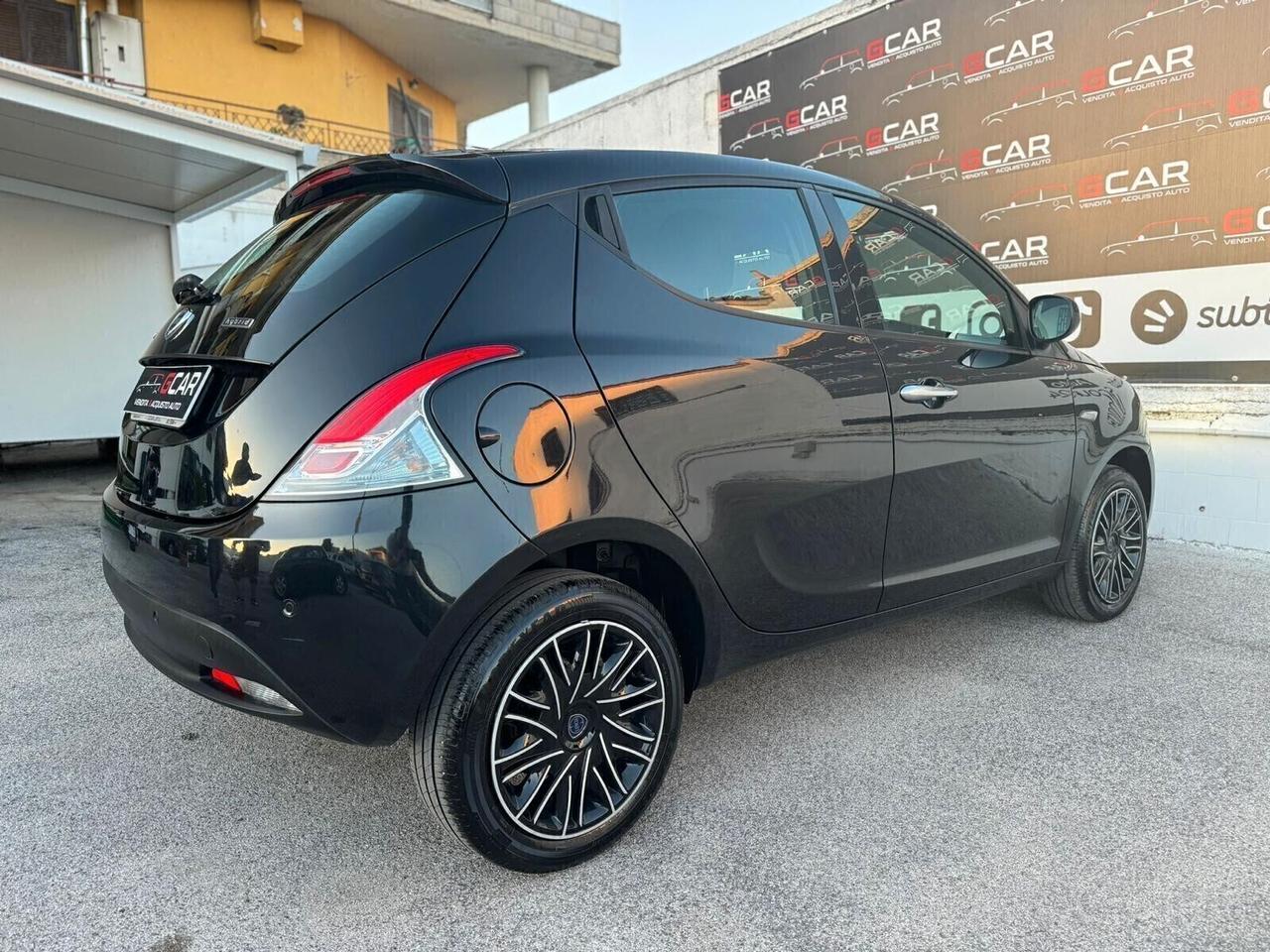 Lancia Ypsilon 1.0 FireFly 5 porte S&S Hybrid Gold