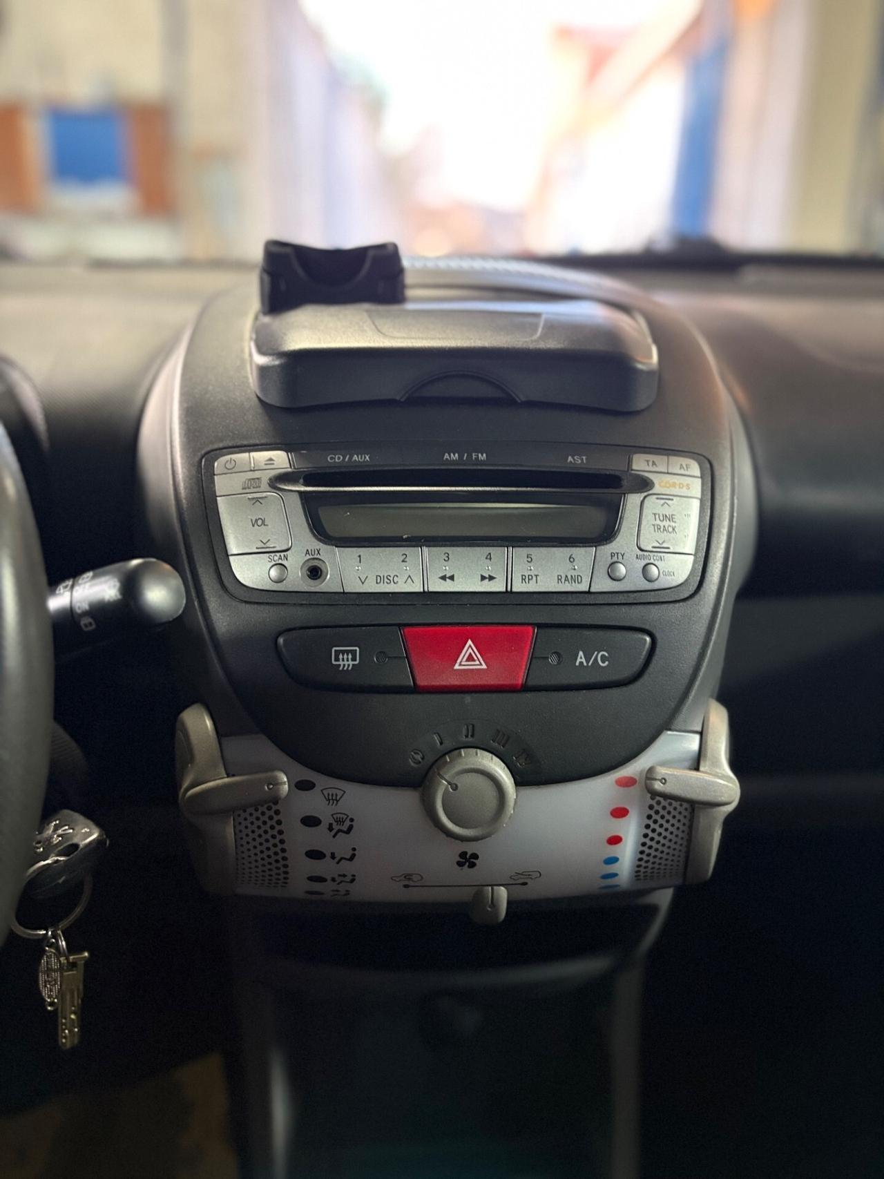 Peugeot 107 AUTOMATICA 1.0 BENZ 5 porte