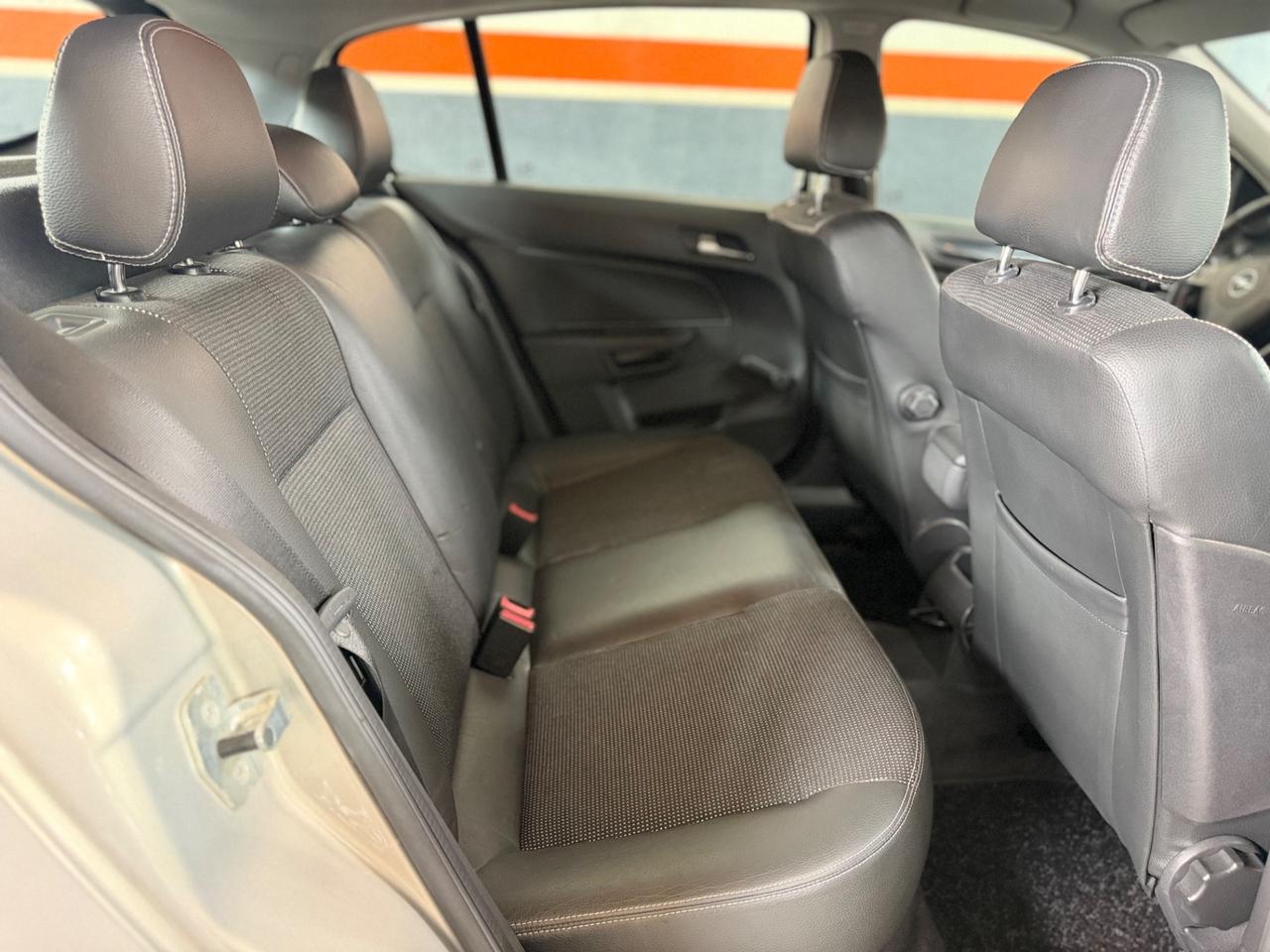 Opel Astra 1.6 16V Twinport 5 porte Cosmo GANCIO TRAINO