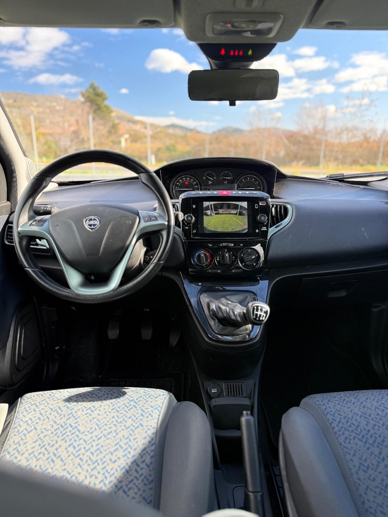 Lancia Ypsilon 1.0 5 porte Hybrid Gold