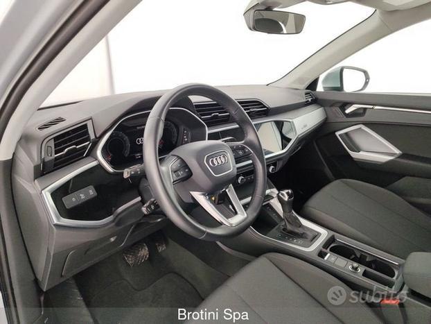 Audi Q3 35 TFSI Business Advanced S tronic