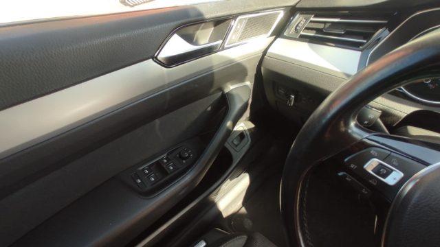 VOLKSWAGEN Passat Variant 2.0 TDI DSG Business BlueMotion Tech