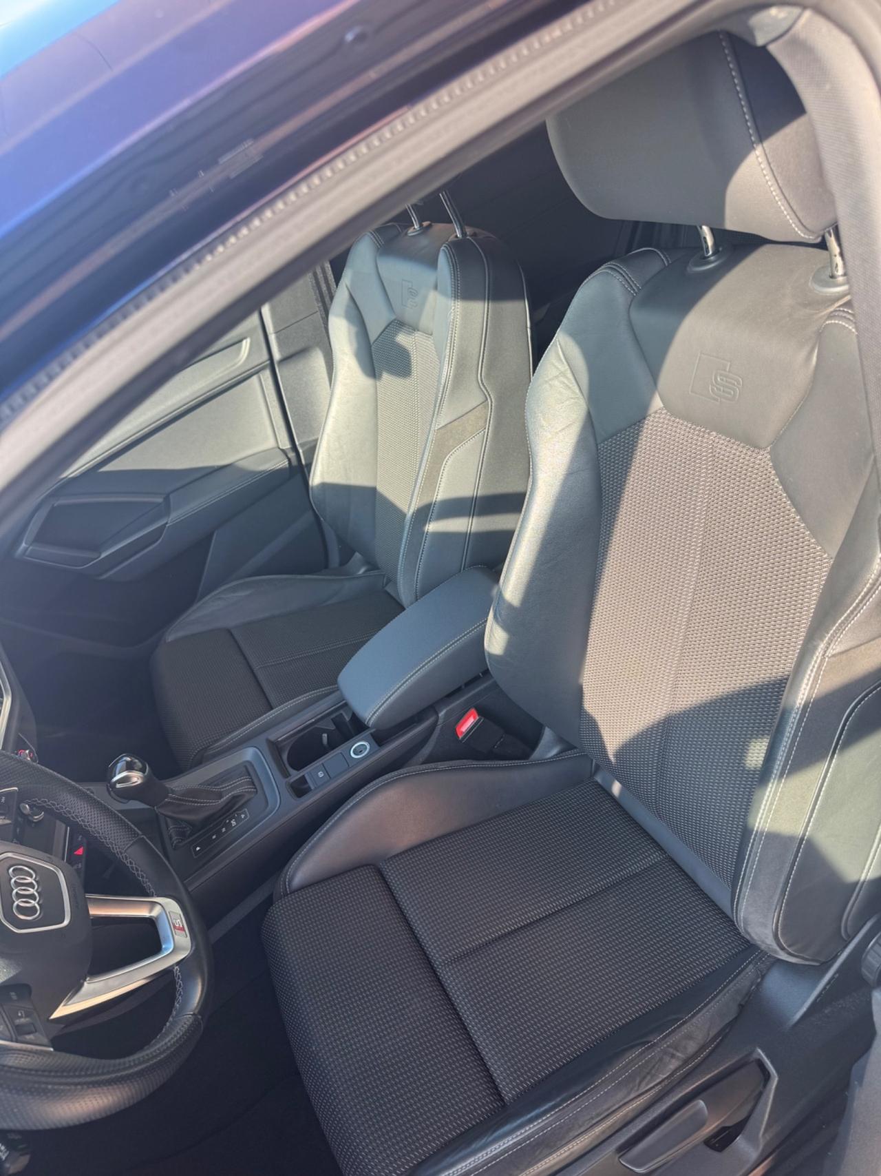 Audi Q3 35 TDI S tronic Identity Black