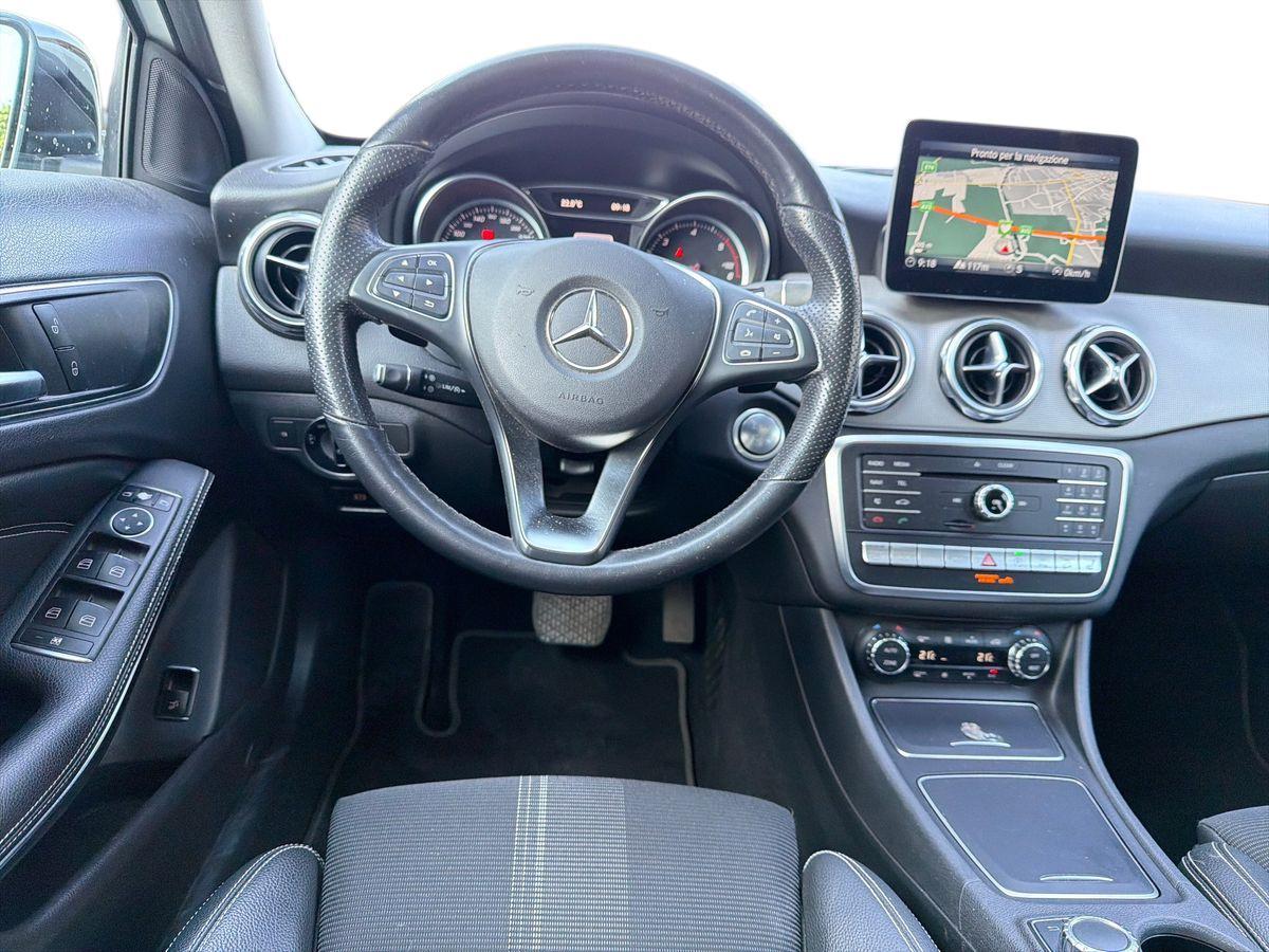 Mercedes-Benz GLA 220 d Sport 4matic 170cv auto