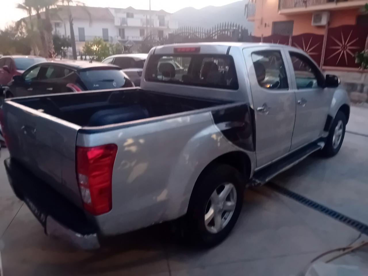 Isuzu D-Max 2.5 Crew Cab Satellite 4WD