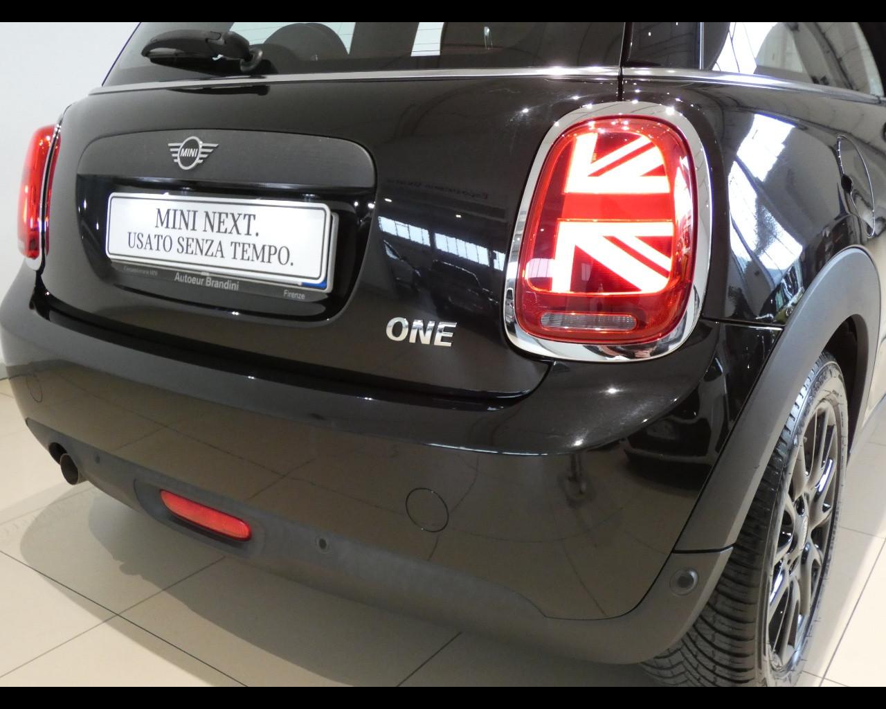 MINI Mini 4ª serie (F56) - Mini 1.5 One 75 CV Baker Street