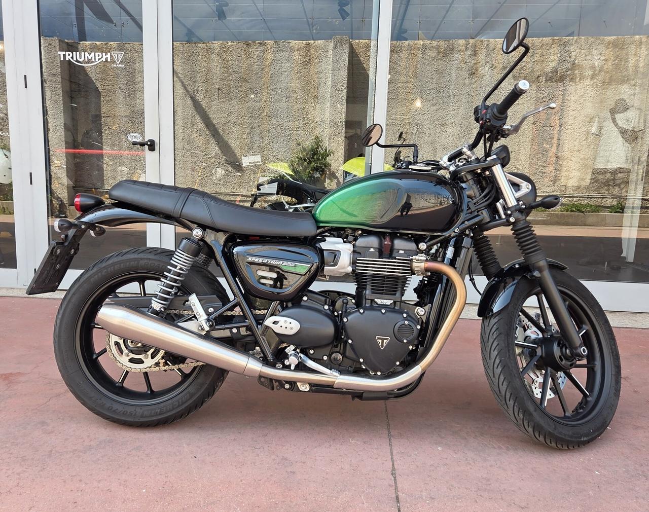 Triumph Speed Twin 900 Stealth Edition