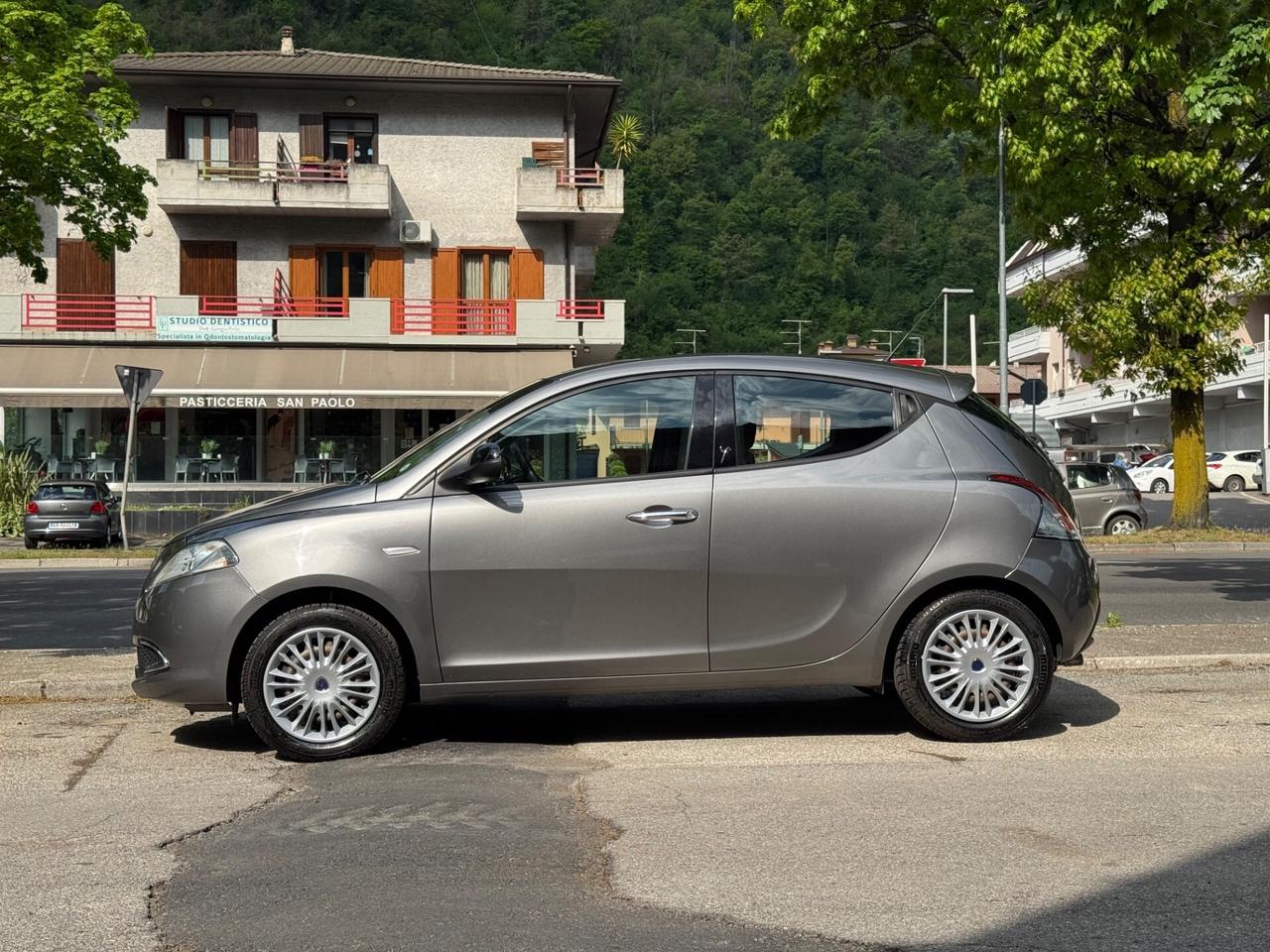 Lancia Ypsilon 1.2 69 CV 5 porte S&S Platinum