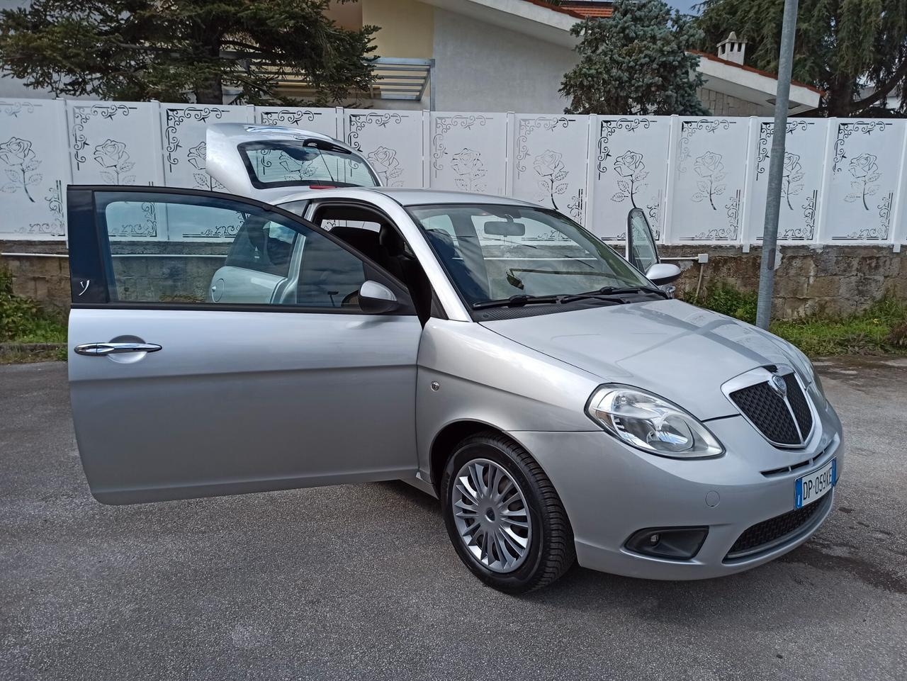 Lancia Ypsilon 1.2 8v Oro