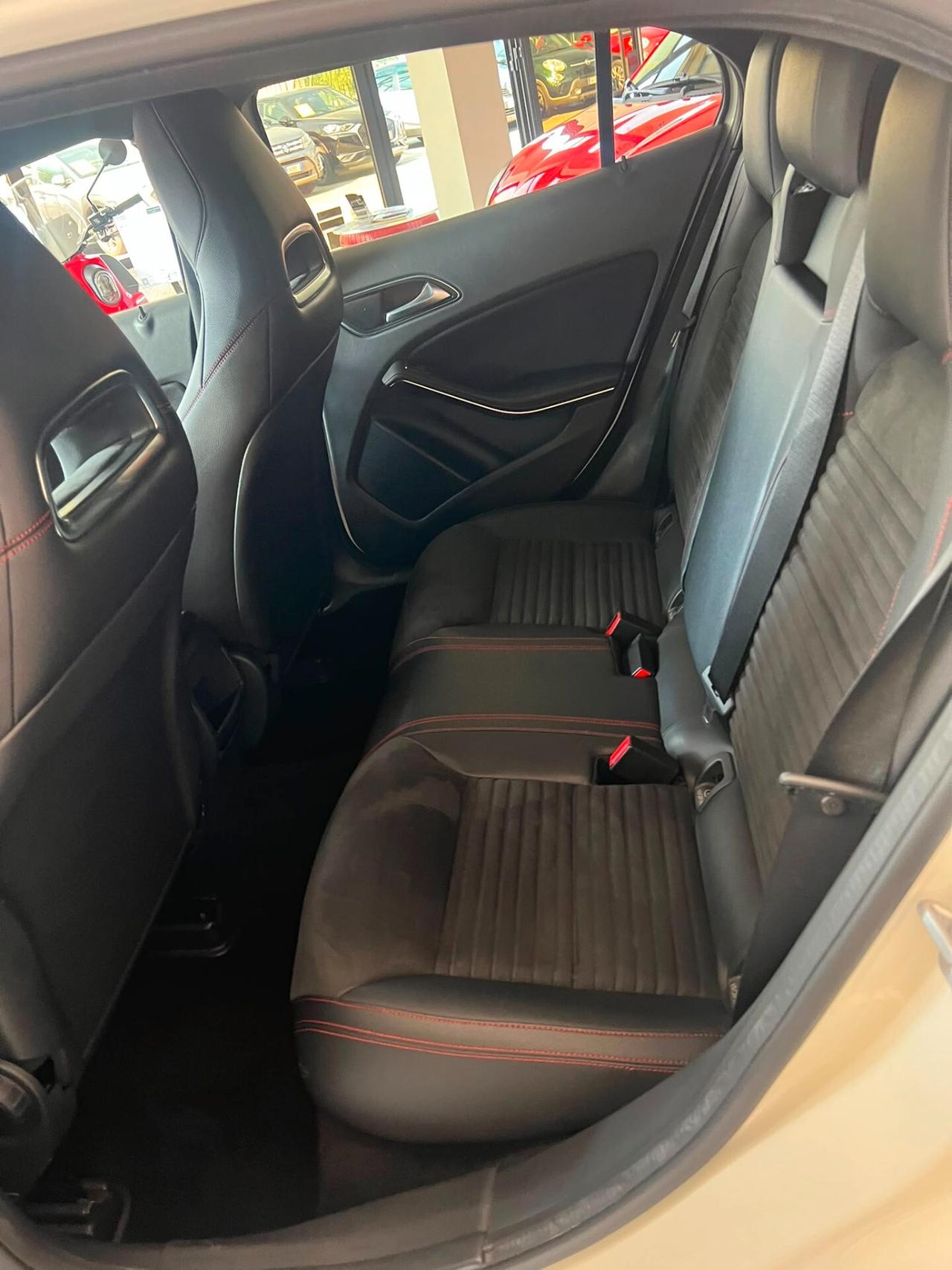 Mercedes-benz GLA 200 GLA-X156 d (cdi) Premium 4matic AUTO