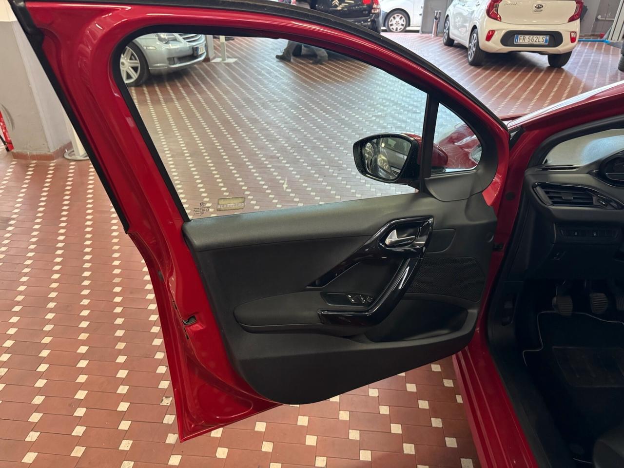 Peugeot 208 PureTech 82 5 porte Allure - IDEALE PER NEOPATENTATI