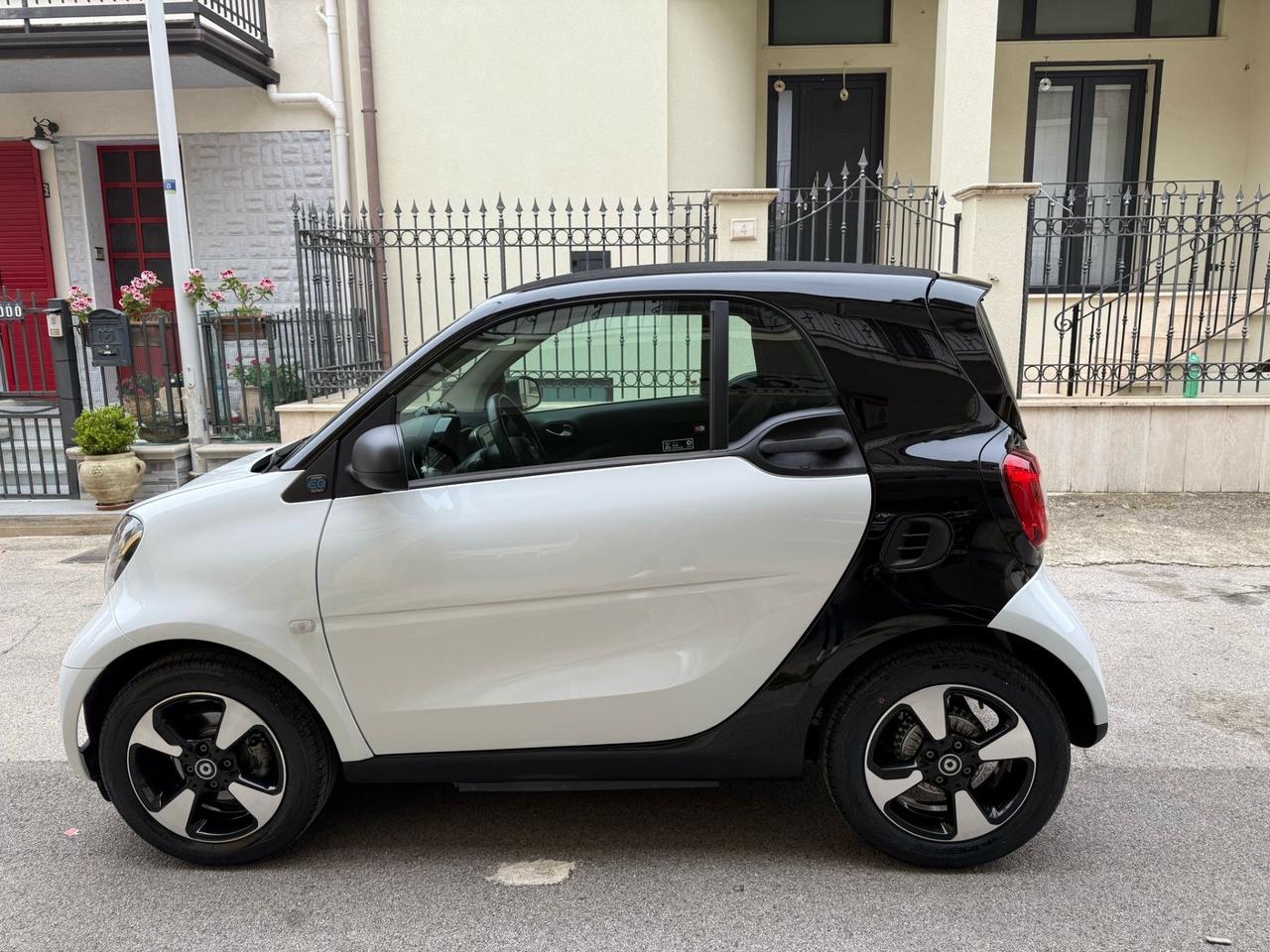 Smart ForTwo EQ Passion iva esposta