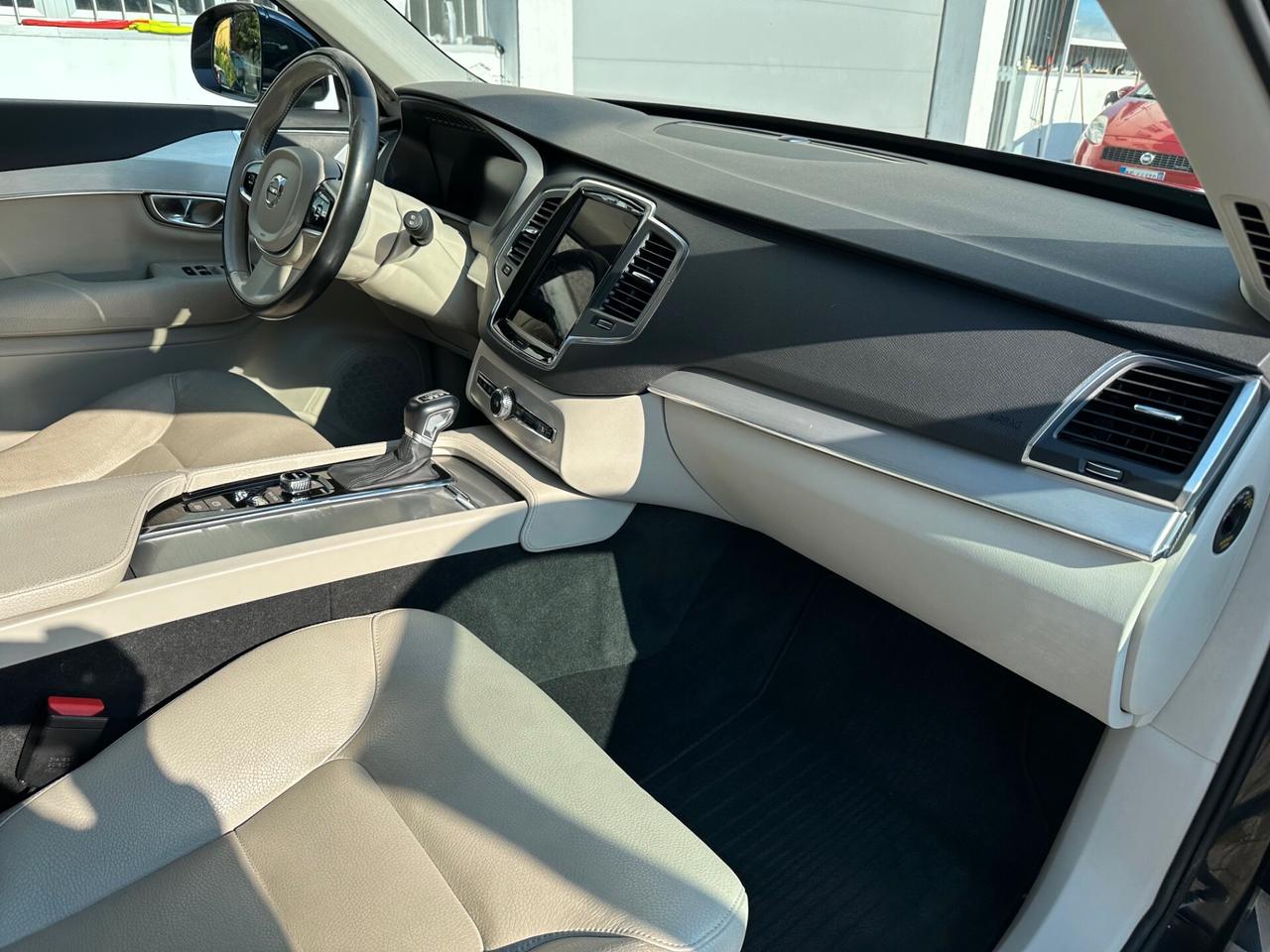 Volvo XC 90 XC90 D5 AWD Geartronic 7 posti Momentum