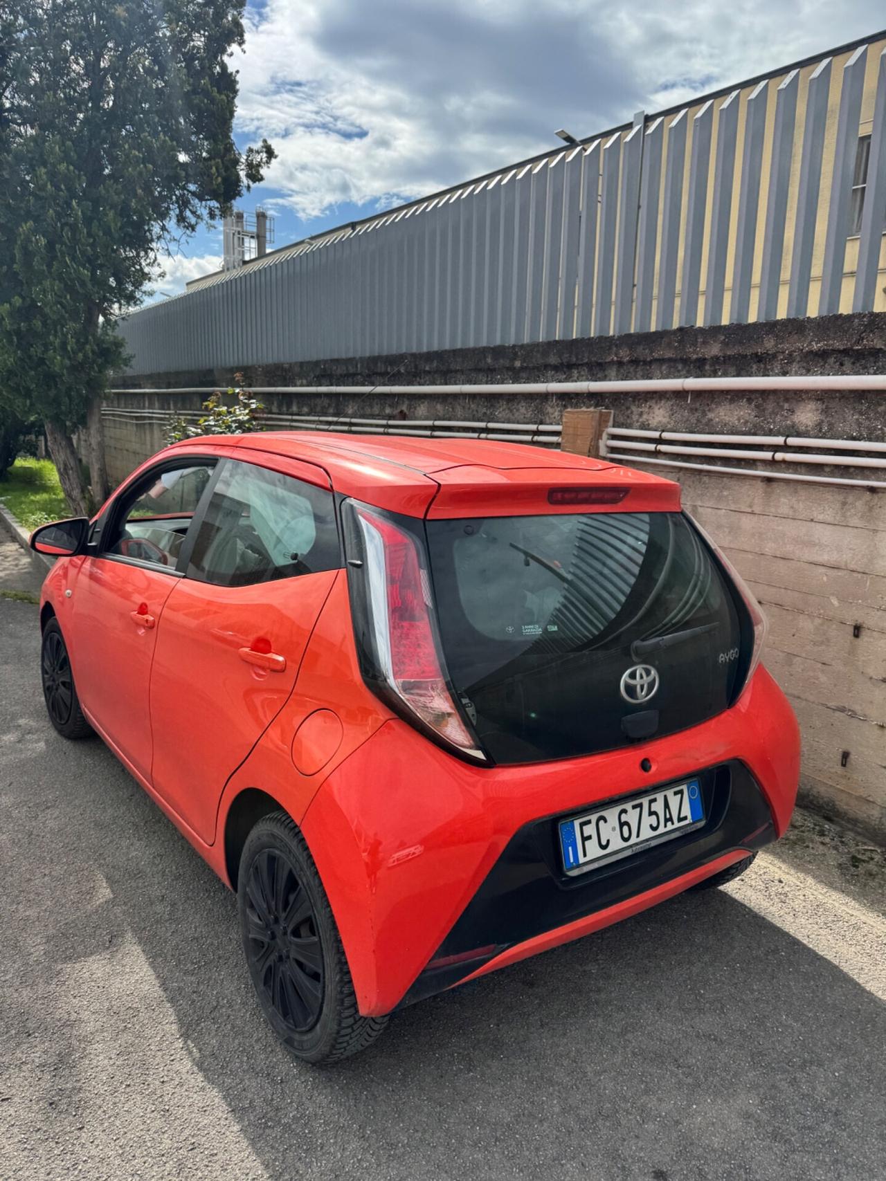 Toyota Aygo 1.0 VVT-i 69 CV 5 porte x-cool