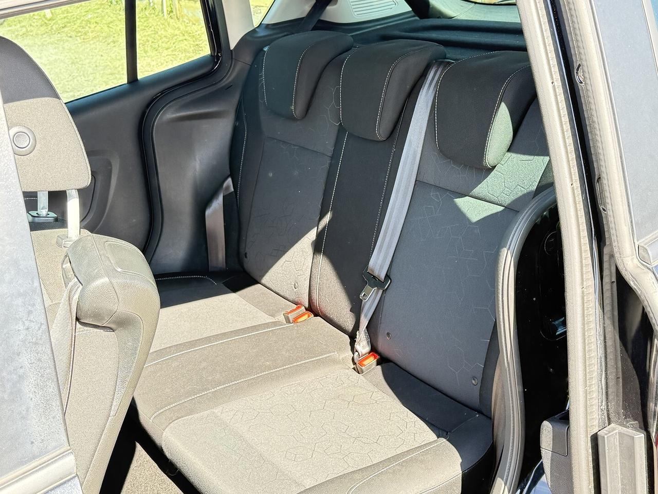 FORD B MAX ADATTA NEOPATENTATI