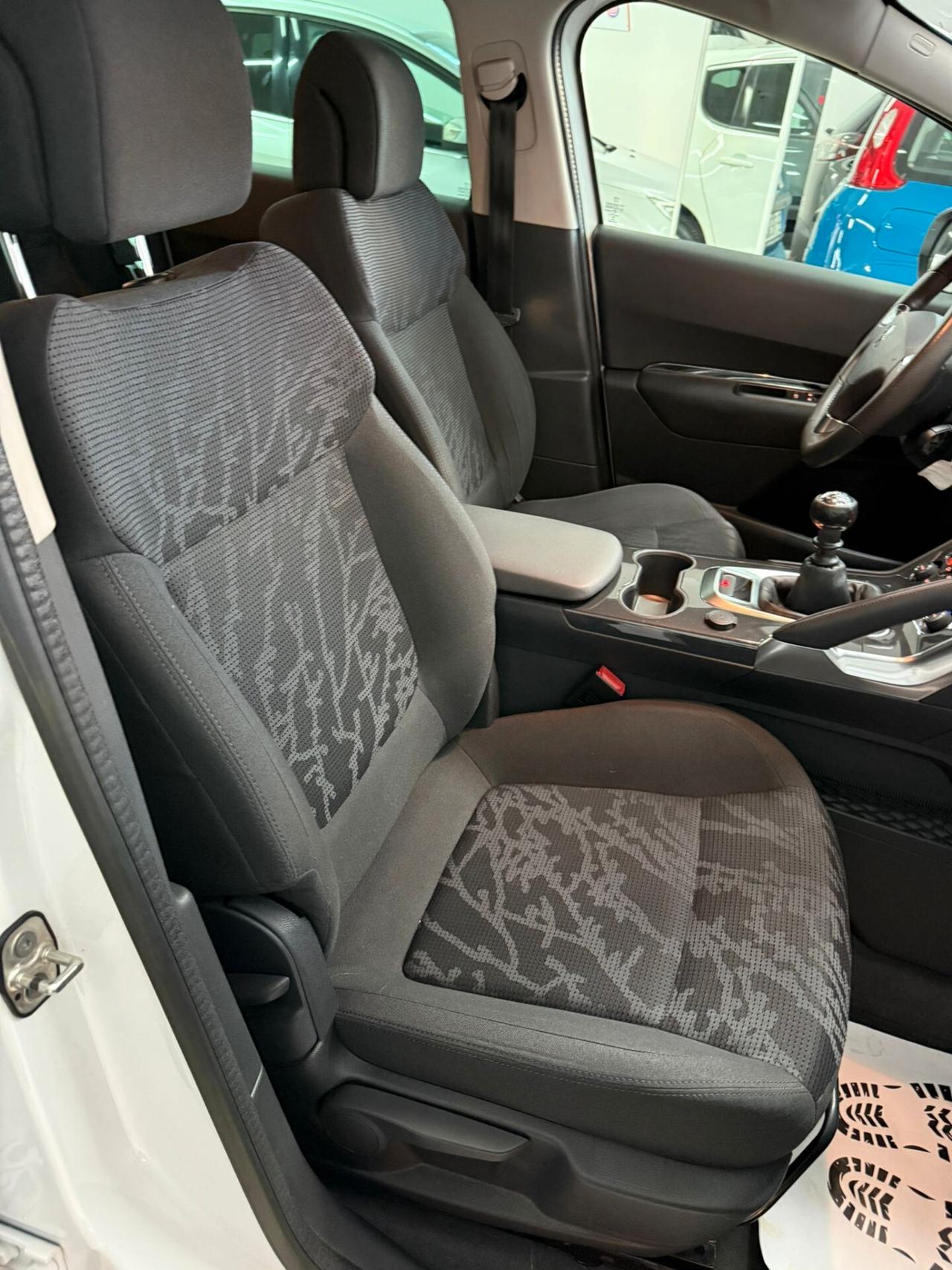 Peugeot 3008 1.6 HDi 115CV Allure