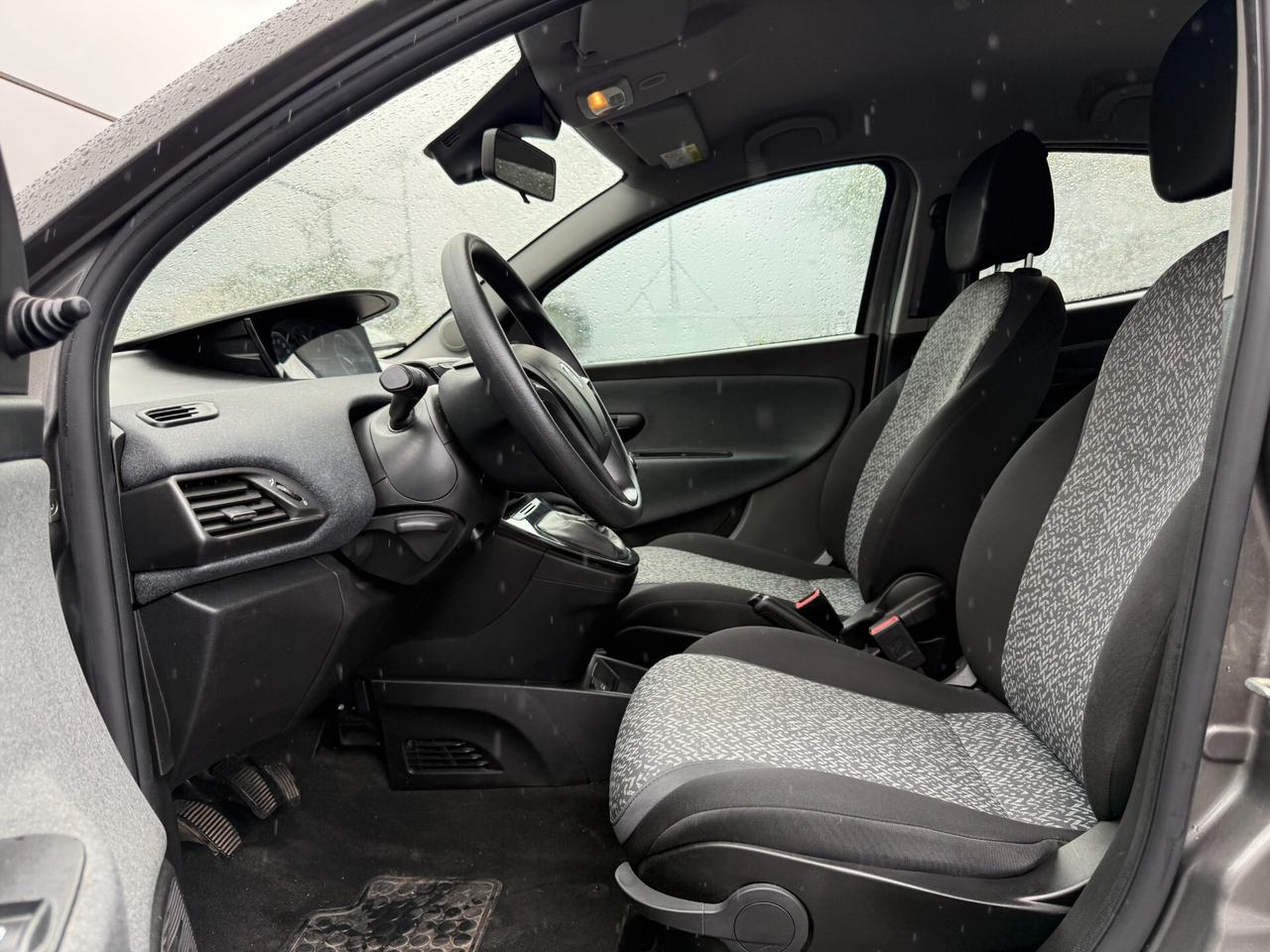 Lancia Ypsilon 1.0 FireFly 5 porte S&S Hybrid Ecochic Gold