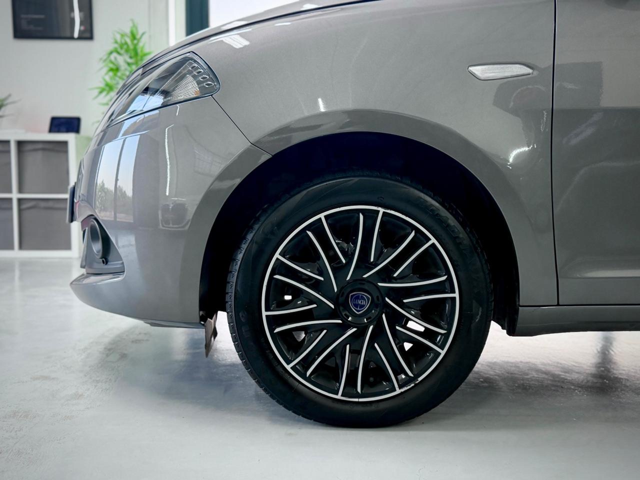 Lancia Ypsilon 1.0 FireFly 5 porte S&S Hybrid Gold