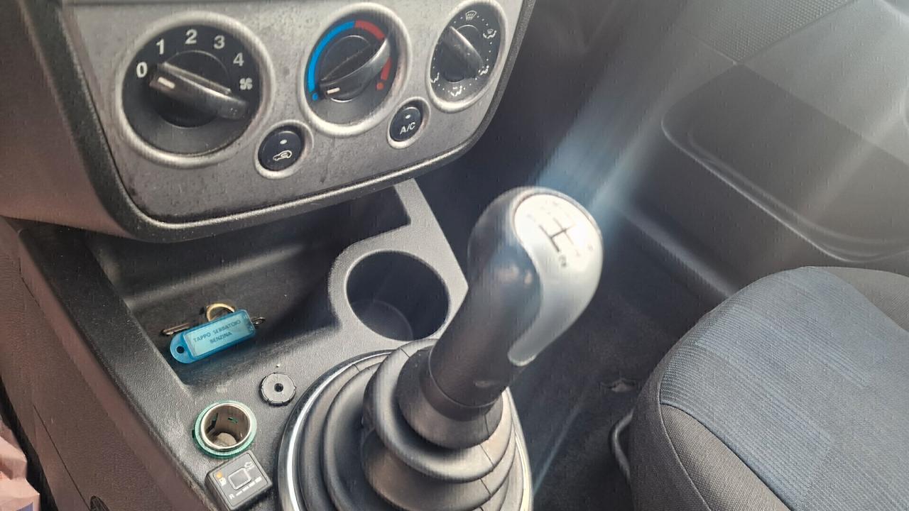 Ford Fiesta 1.2 16V 3p. Ghia "GPL"