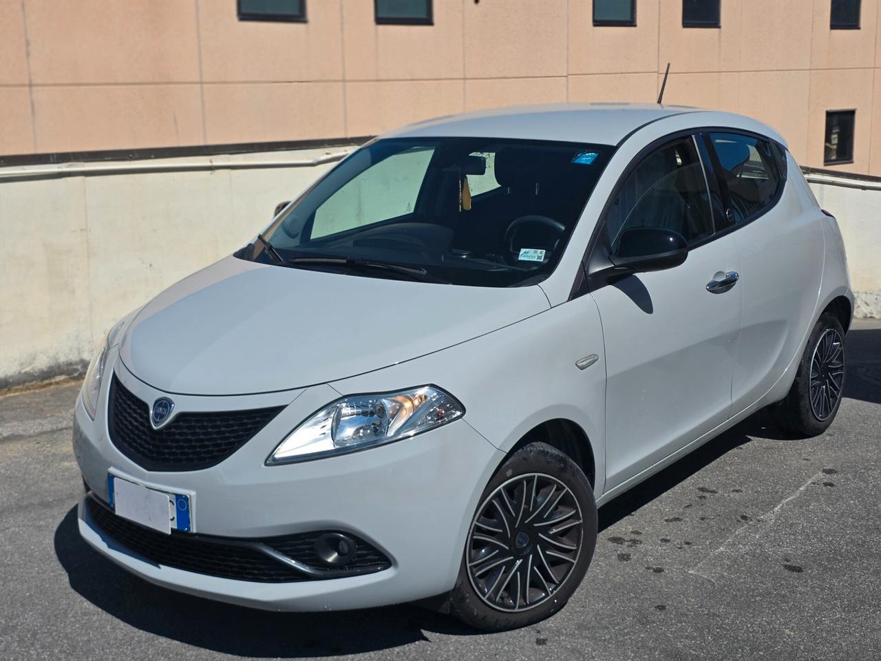 Lancia Ypsilon 1.0 FireFly 5 porte S&S Hybrid Ecochic Gold