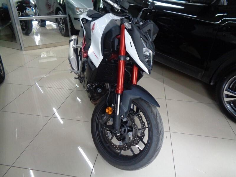 Honda Hornet 750 2024 soli 1400 KM