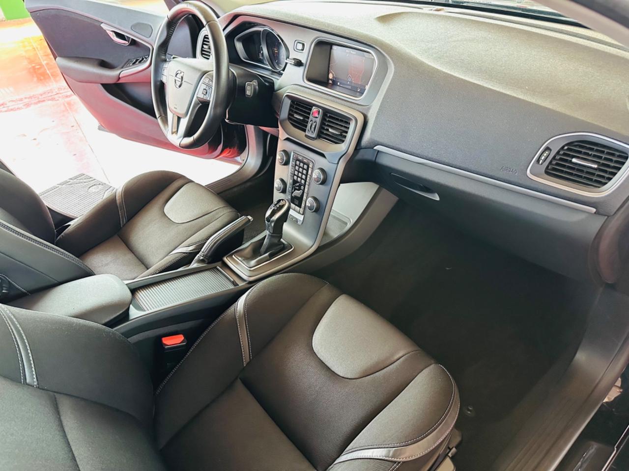 Volvo V40 2.0d Geartronic R-design