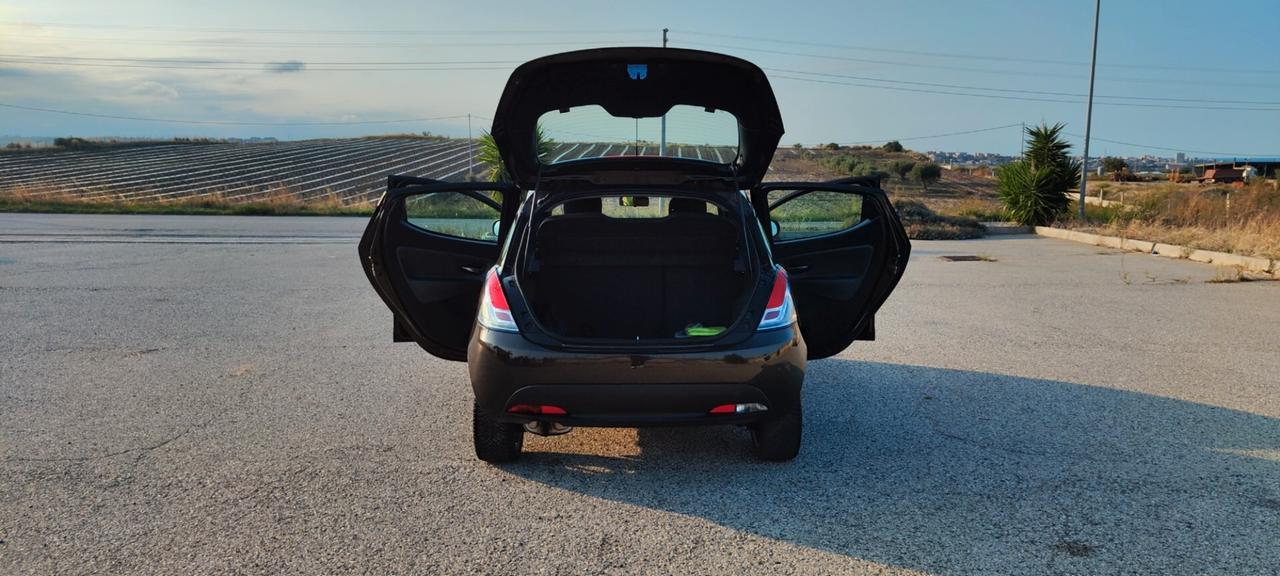Lancia Ypsilon 1.2 69 CV 5 porte GPL Ecochic Gold