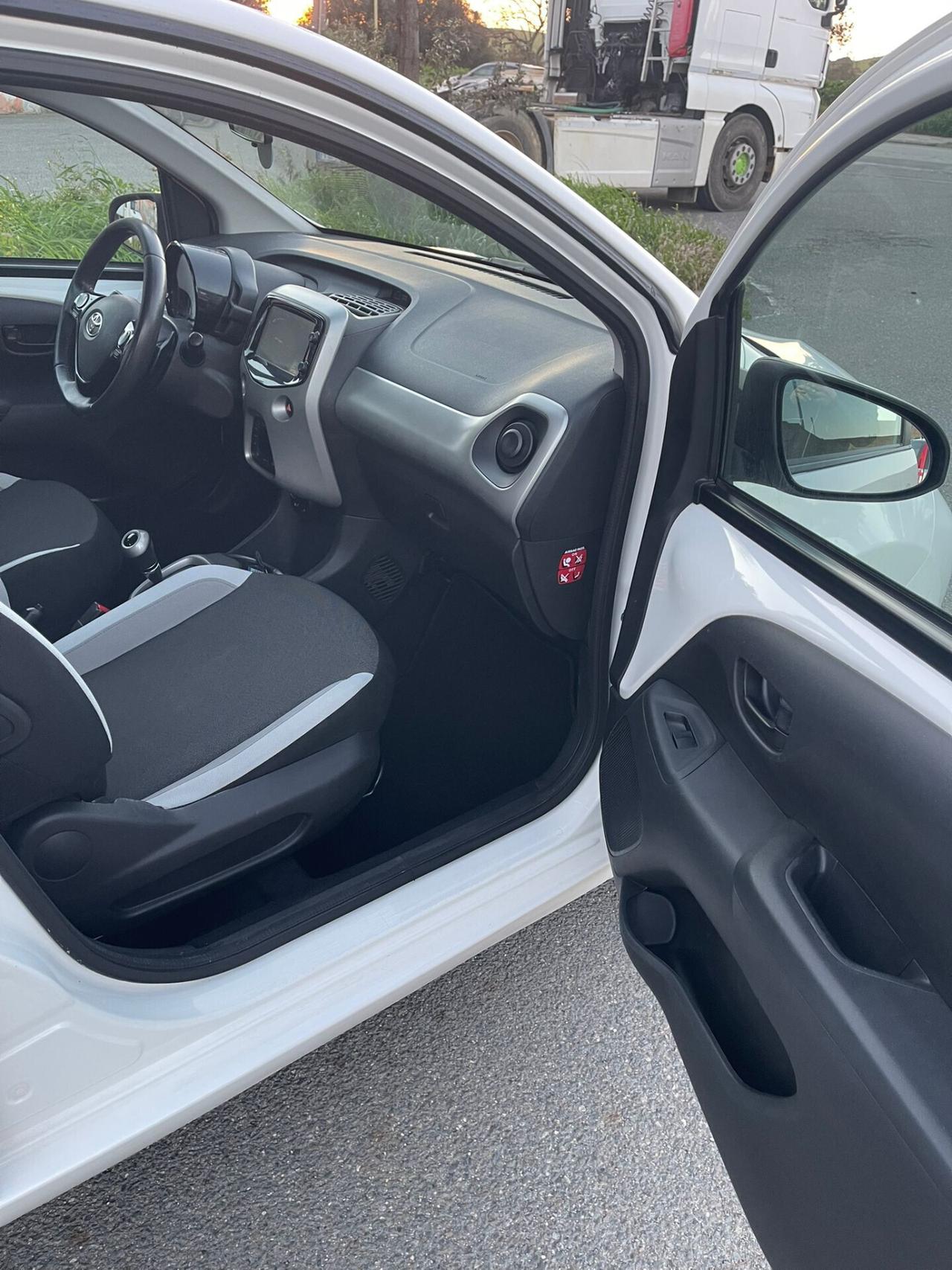 Toyota Aygo 1.0 VVT-i 69 CV 5 porte x-play