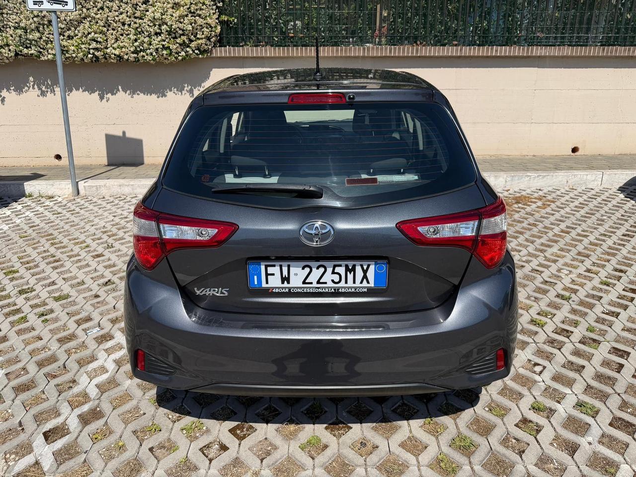 Toyota Yaris 1.0 Lounge *GARANZIA*