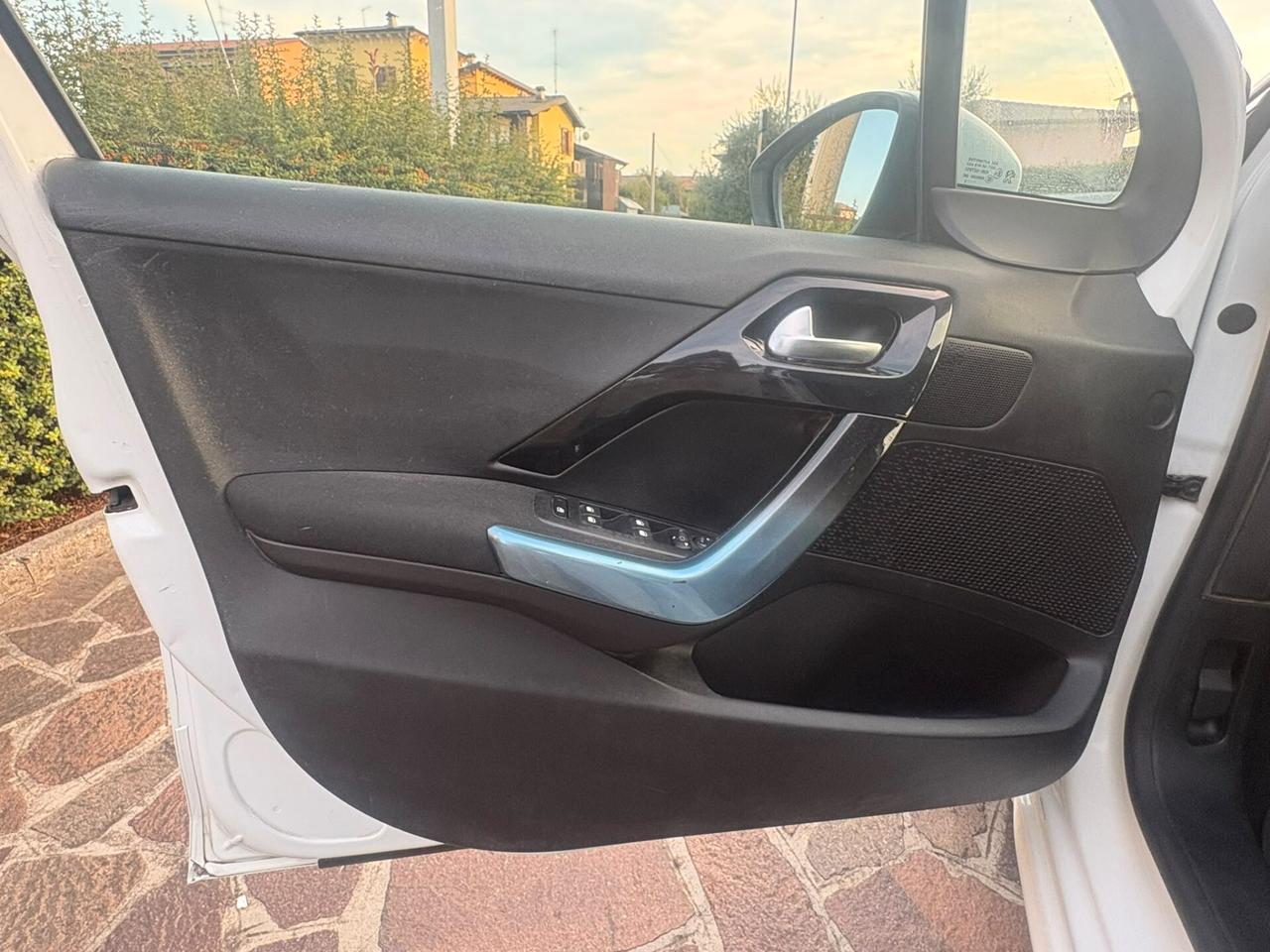 Peugeot 208 1.6 e-HDi 92 CV Stop&Start 5 porte Allure