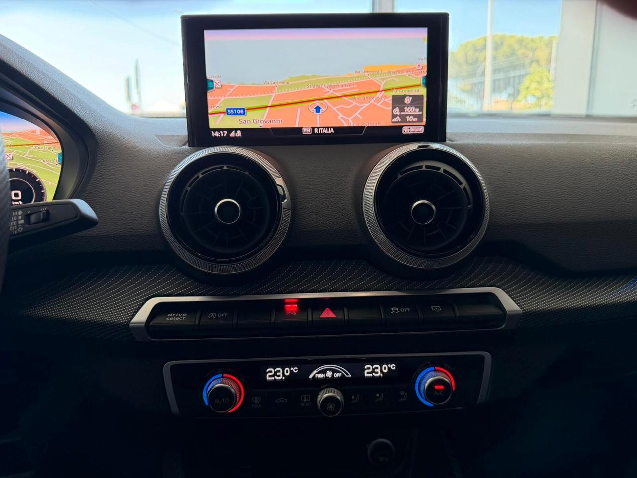 Audi Q2 35 TDI S tronic Identity Black