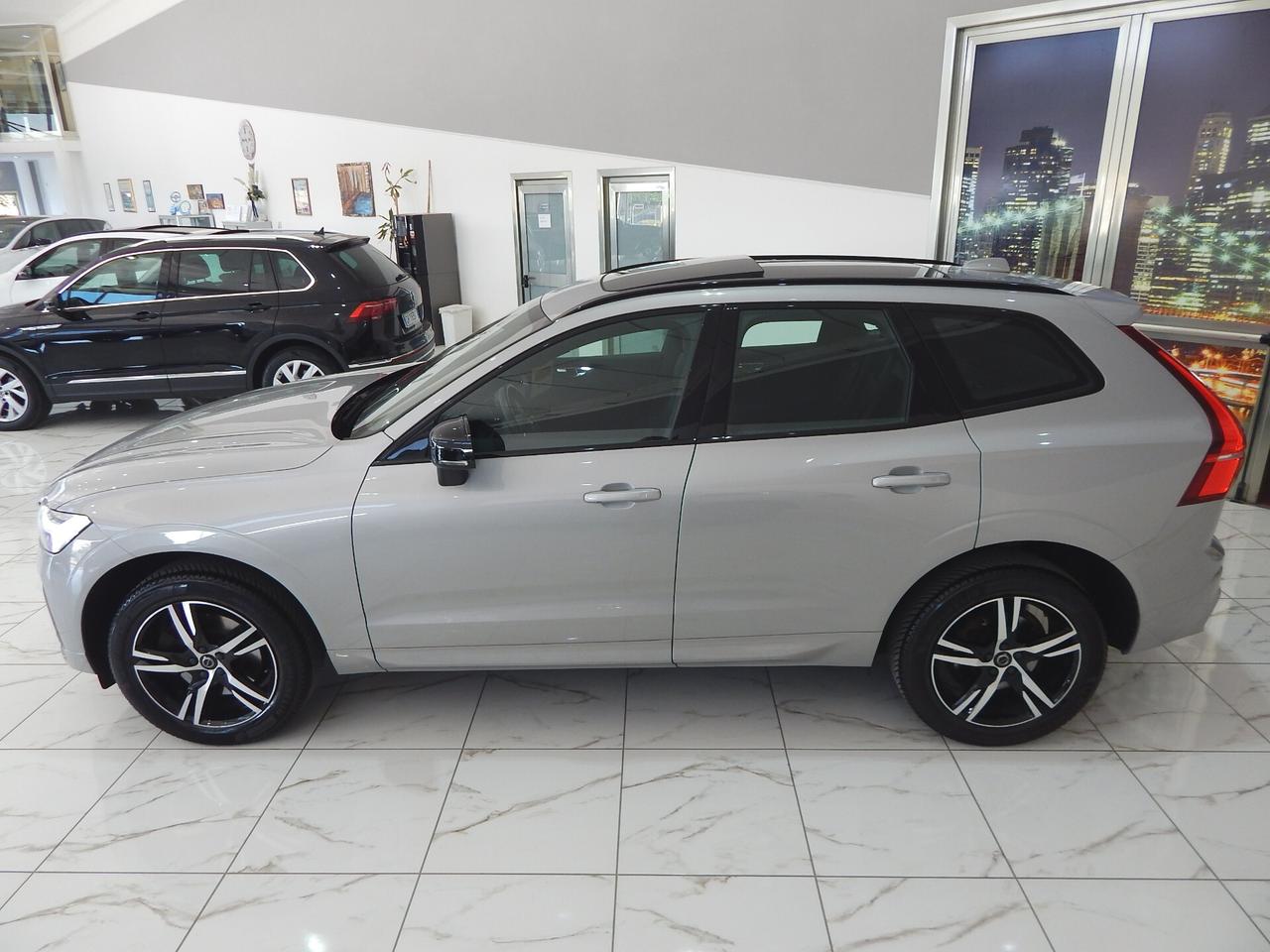 Volvo XC60 2.0 b4 R-Design AWD Aut. TETTO-NAVI-PELLE-PARK-LED