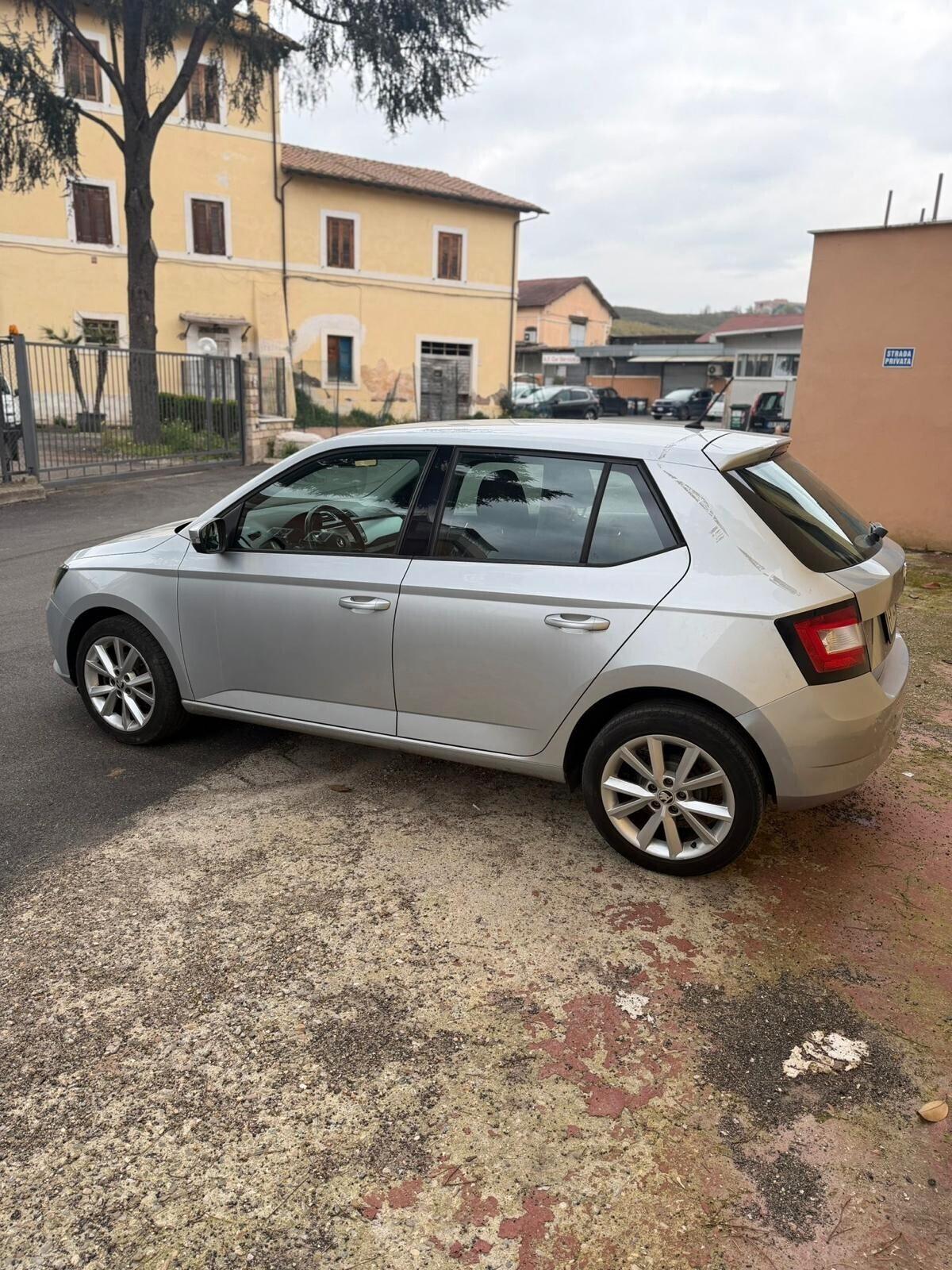 Skoda Fabia 1.0 TSI Color Argento