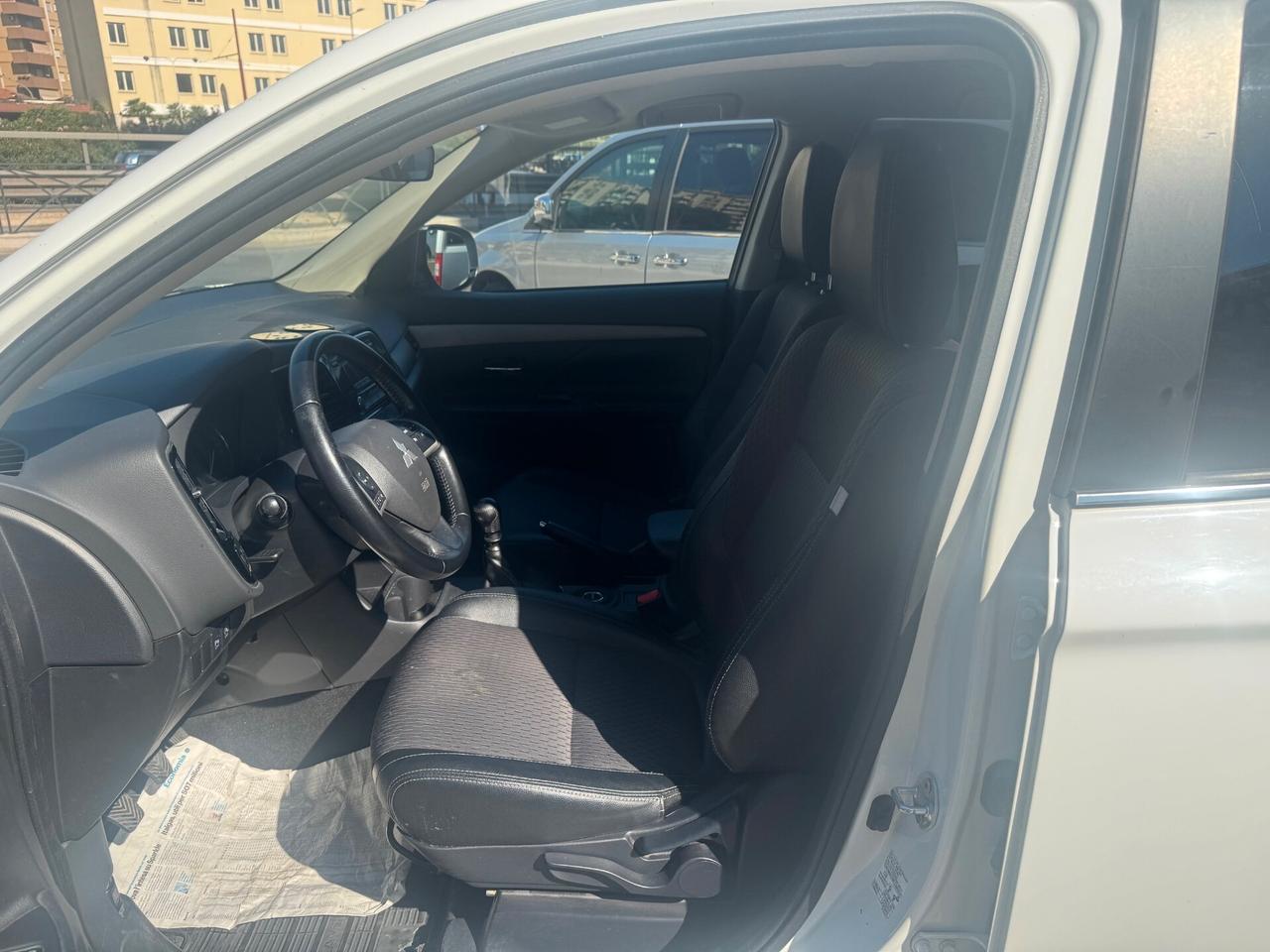 Mitsubishi Outlander 2.2 DI-D 4WD Intense