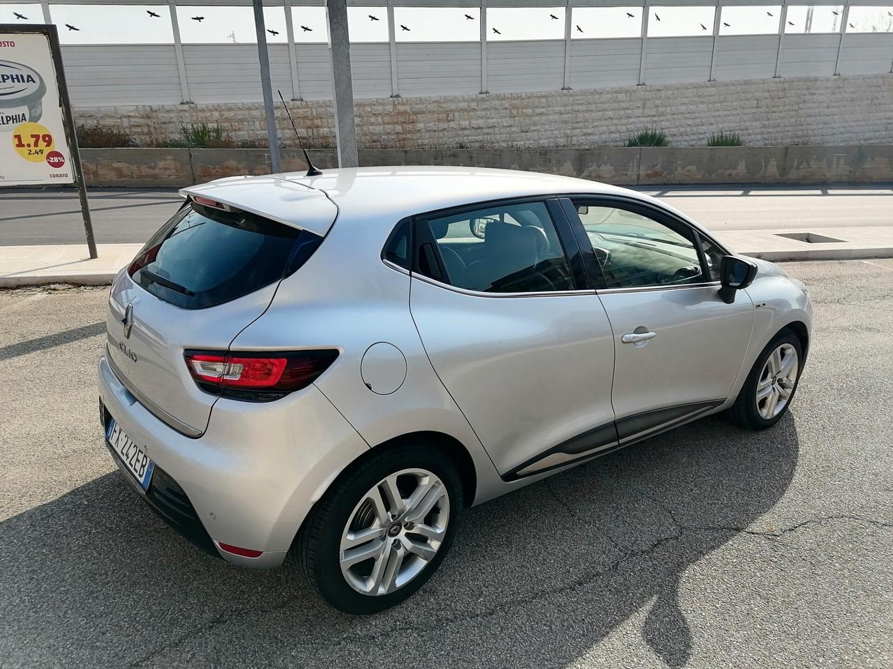 Renault Clio 1.5 dCi 75 CV 5 porte Moschino 2019 full