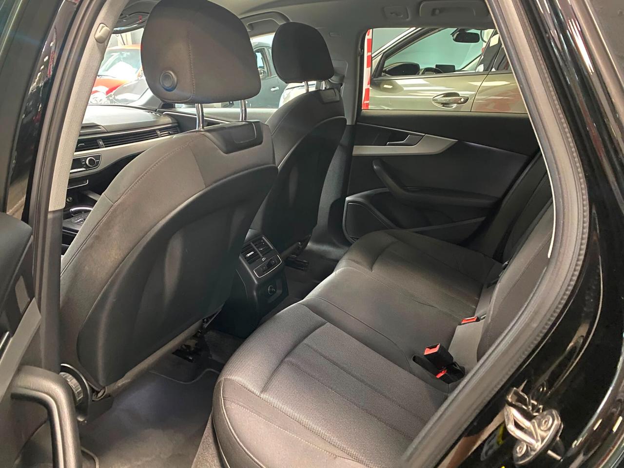 Audi A4 Avant 30 TDI S tronic Business