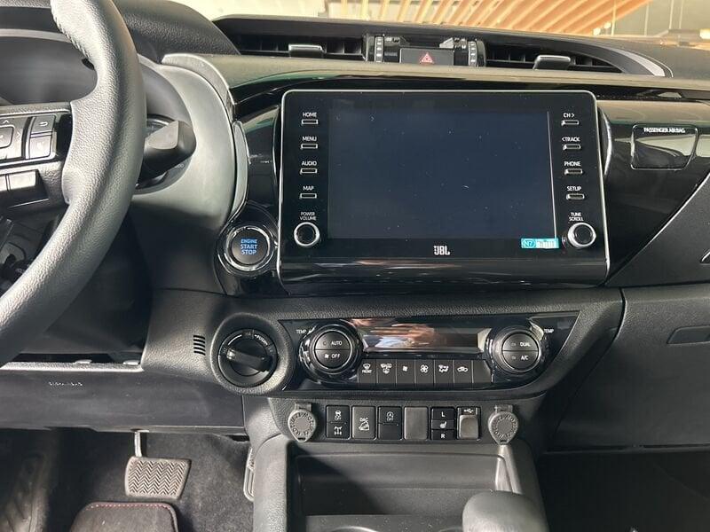Toyota Hilux 2.8 D A/T 4WD 4 porte AT 33 Double Cab Invincible IVA ESPOSTA COMPRESA